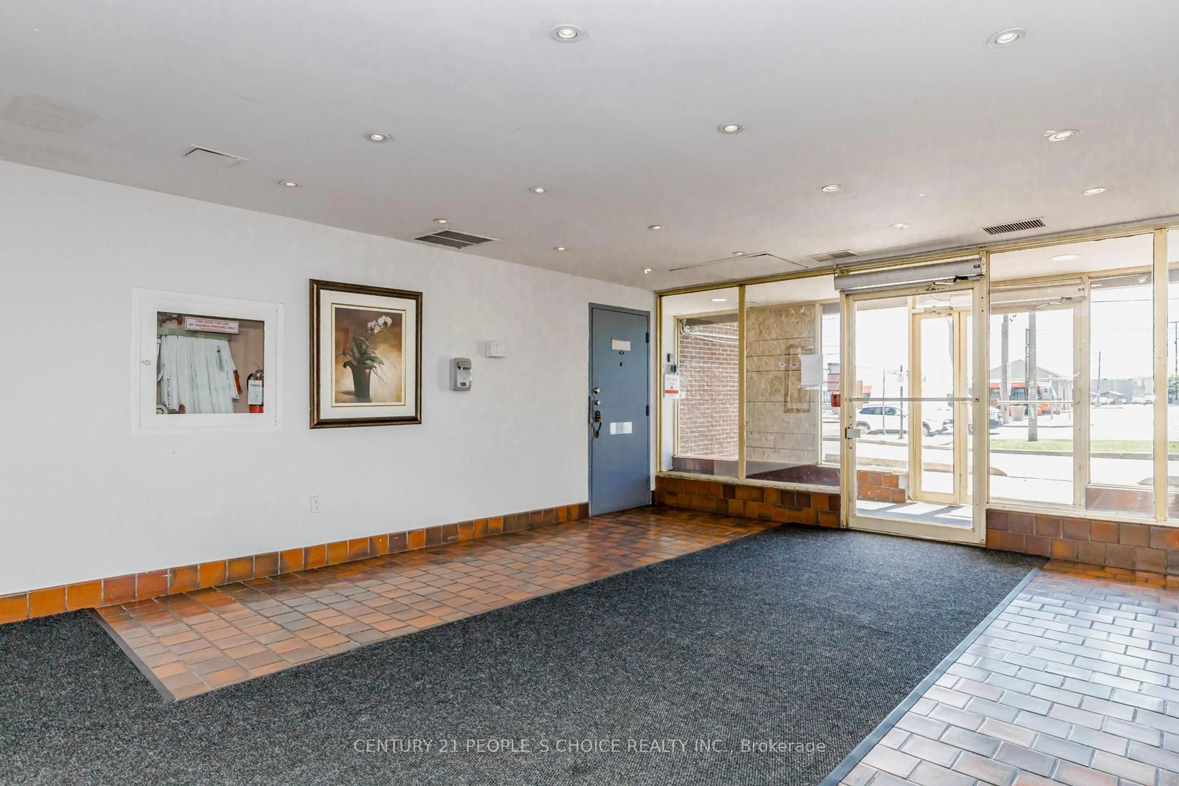 Indoor foyer for 3455 Morning Star Dr #219, Mississauga Ontario L4T 3T9