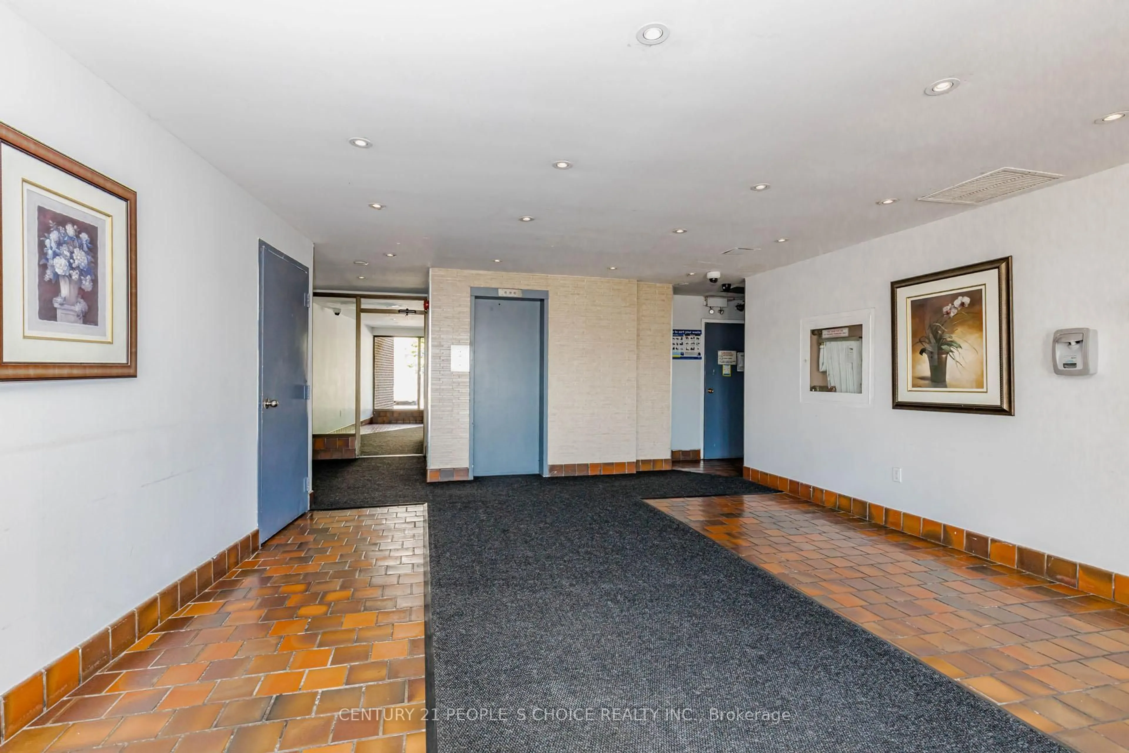 Indoor foyer for 3455 Morning Star Dr #219, Mississauga Ontario L4T 3T9