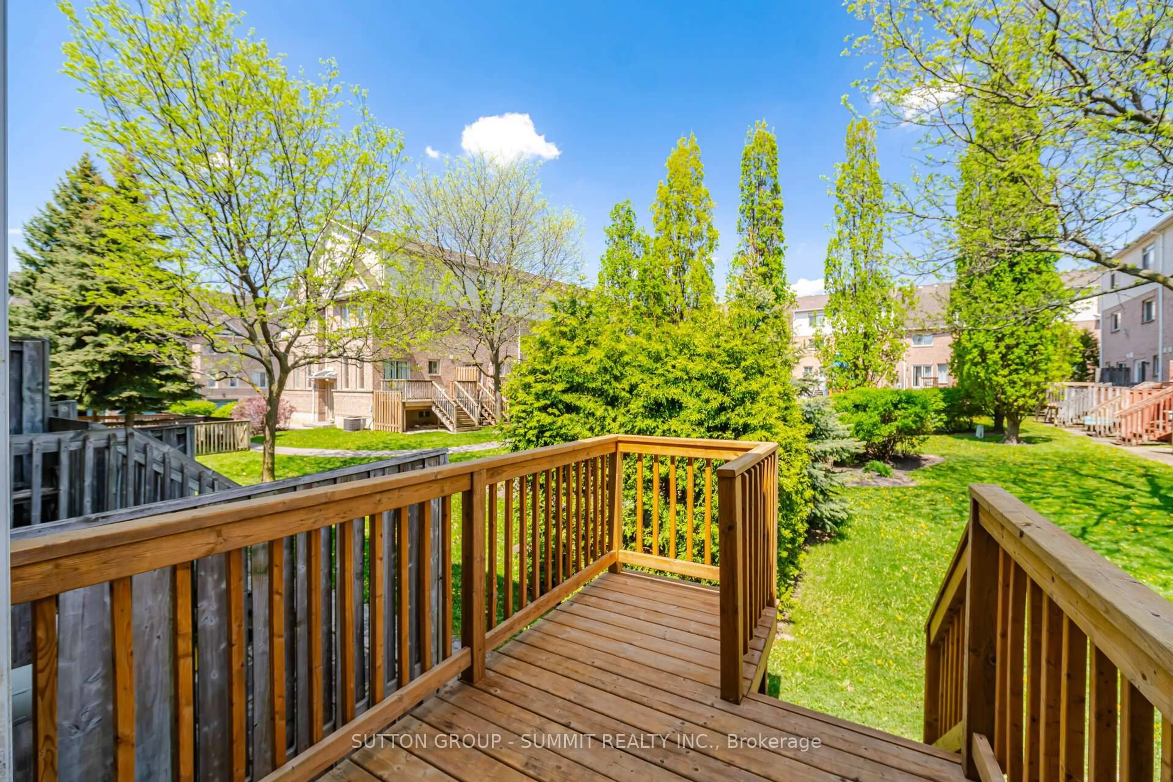 Patio, unknown for 1050 Bristol Rd #111, Mississauga Ontario L5V 2E8