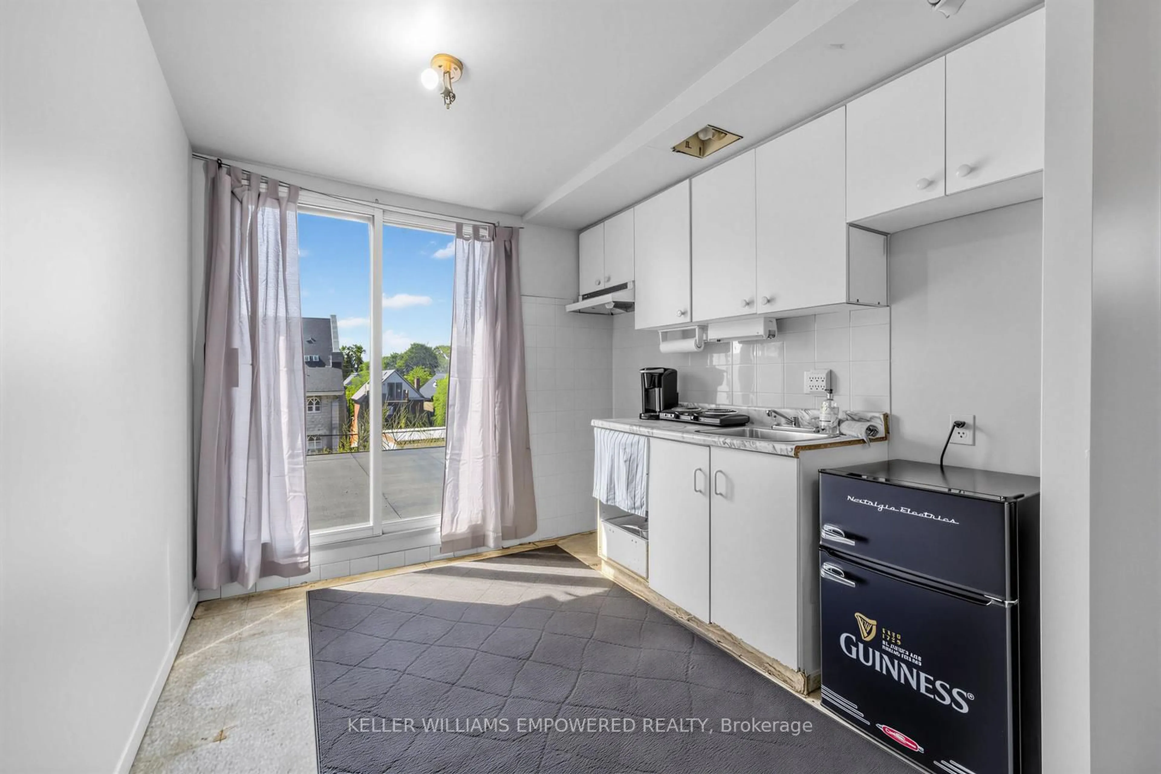 Standard kitchen, unknown for 139 Howard Park Ave, Toronto Ontario M6R 1V8