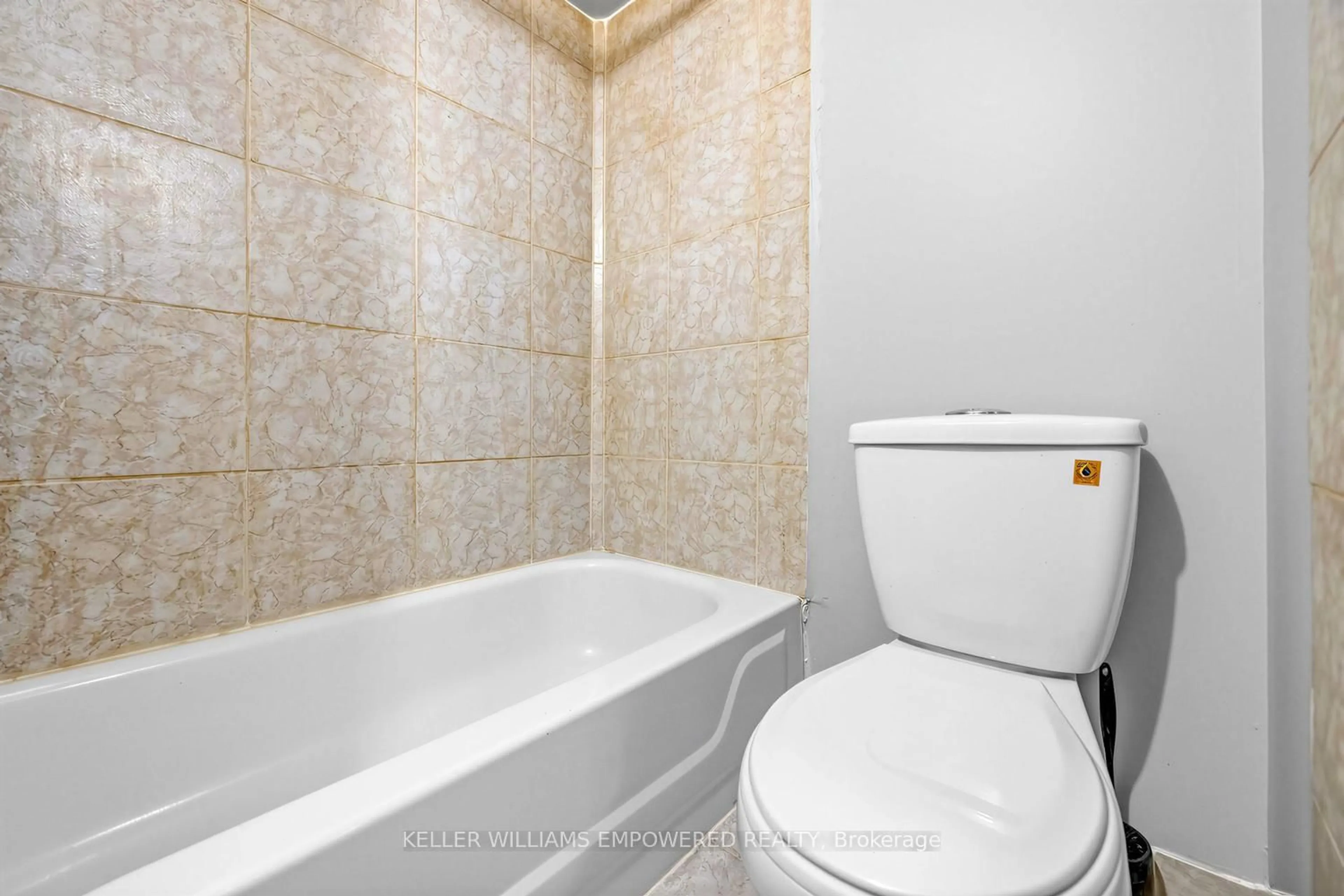 Standard bathroom, ceramic/tile floor for 139 Howard Park Ave, Toronto Ontario M6R 1V8