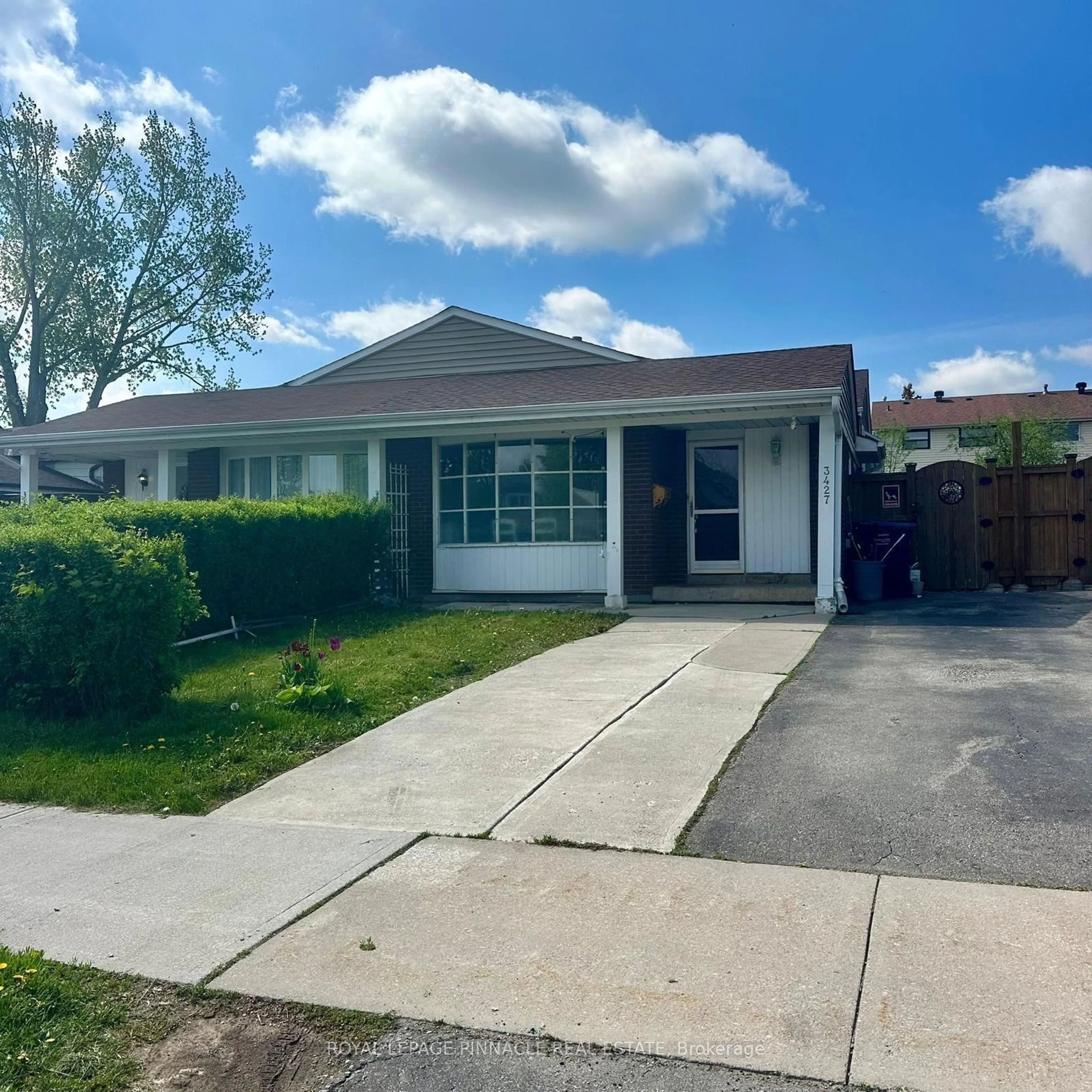 Home with vinyl exterior material, street for 3427 Martins Pine Cres, Mississauga Ontario L5L 1G3