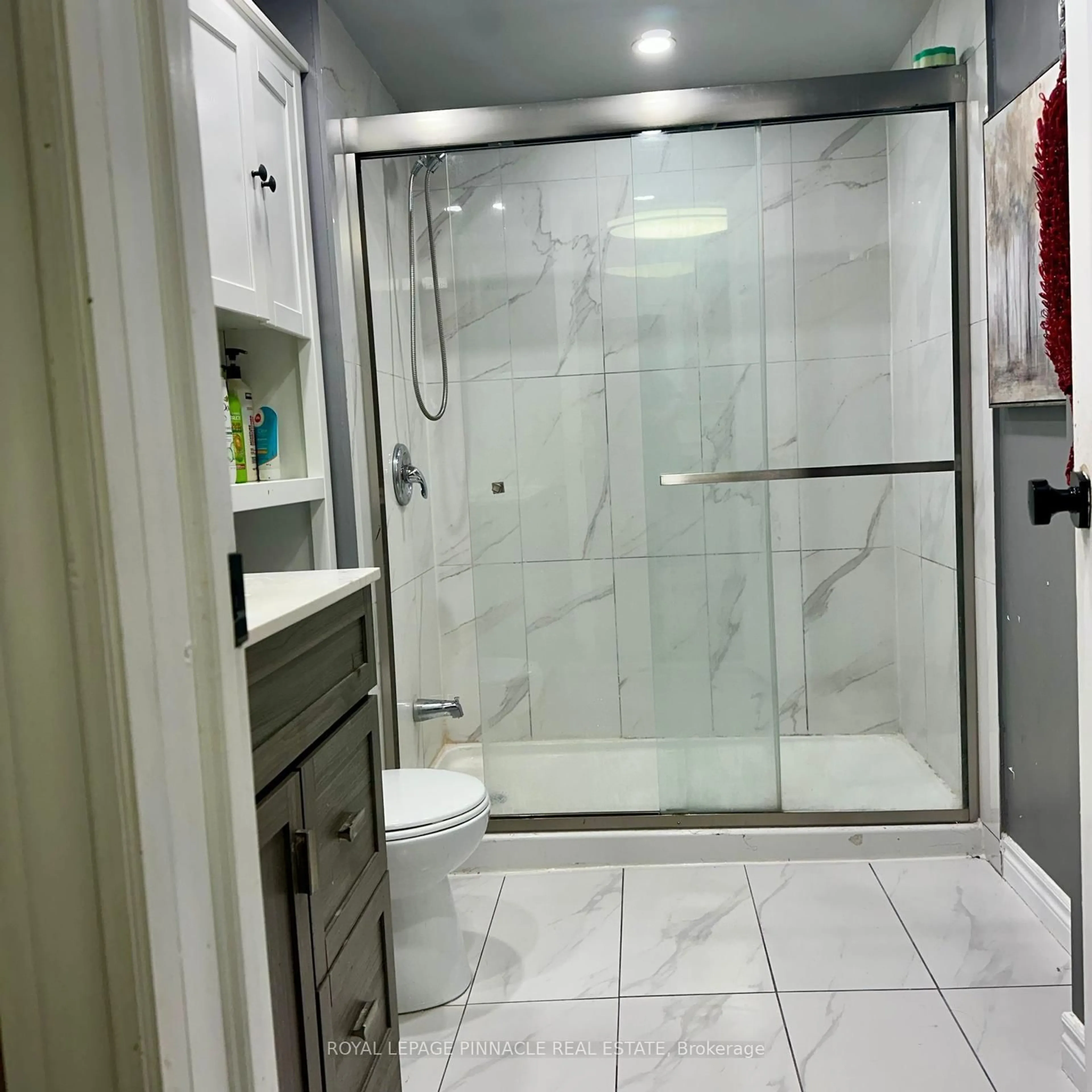 Contemporary bathroom, ceramic/tile floor for 3427 Martins Pine Cres, Mississauga Ontario L5L 1G3