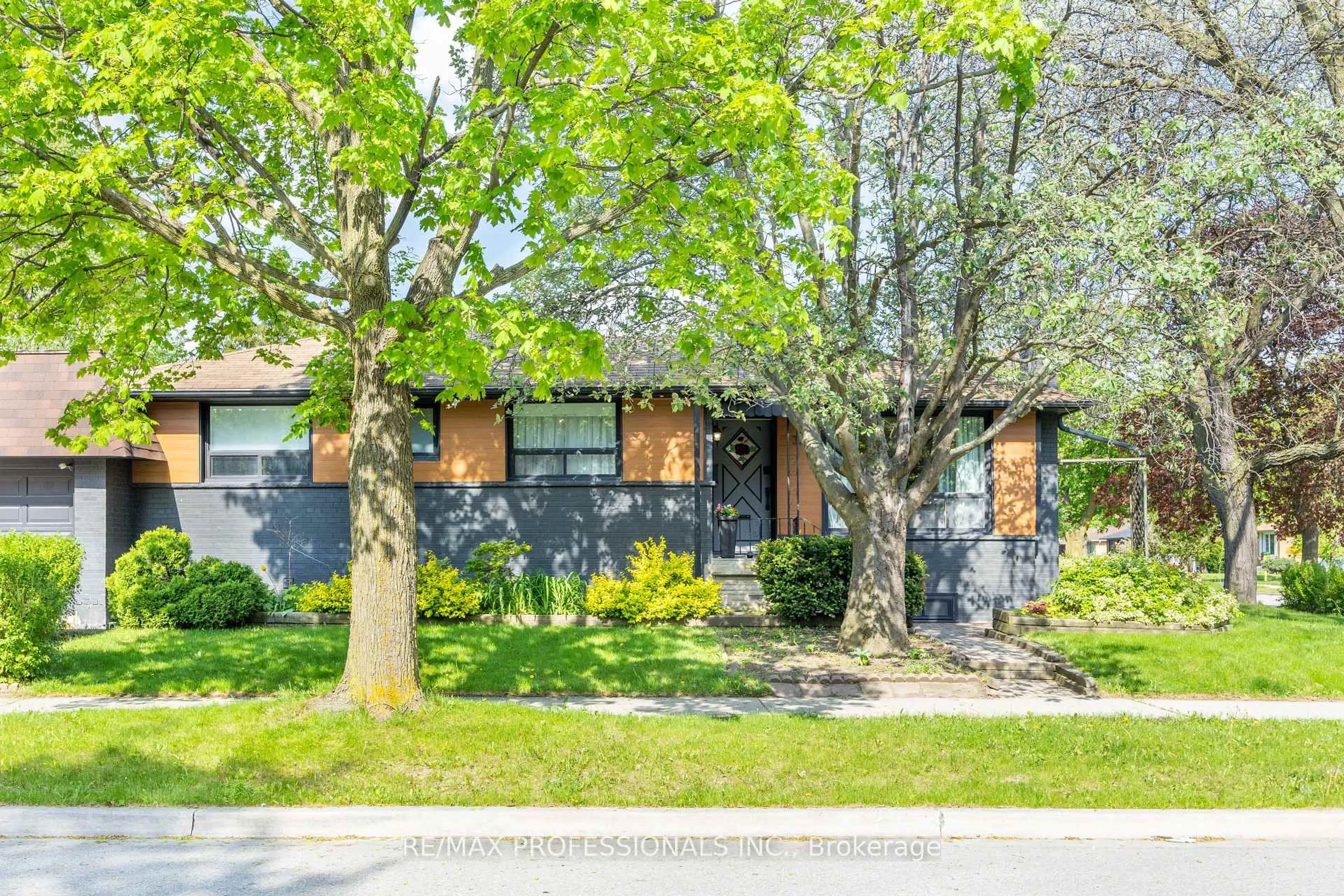 Home with brick exterior material, street for 33 Brampton Rd, Toronto Ontario M9R 3J3