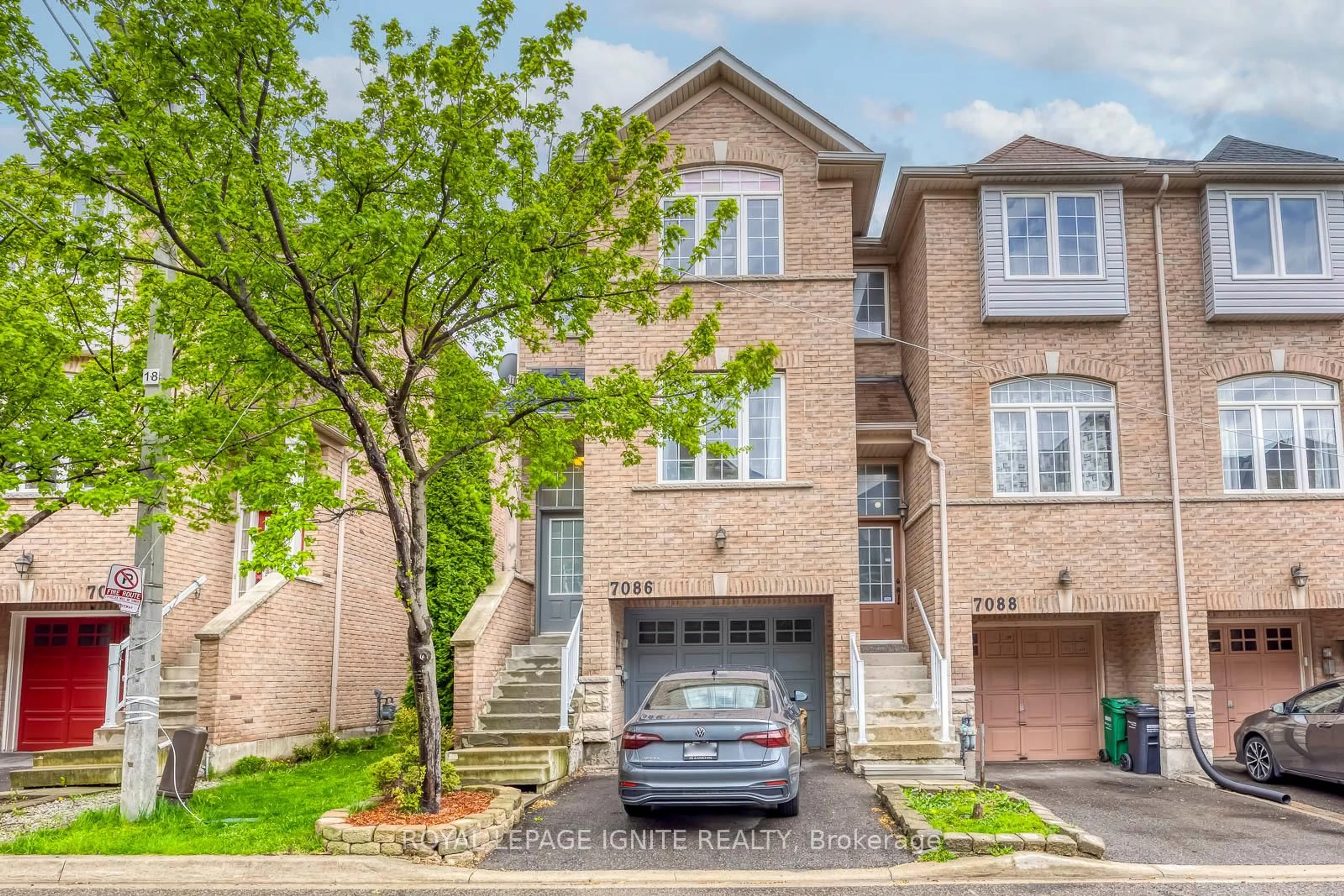 Home with brick exterior material, street for 7086 Fairmeadow Cres, Mississauga Ontario L5N 8R5