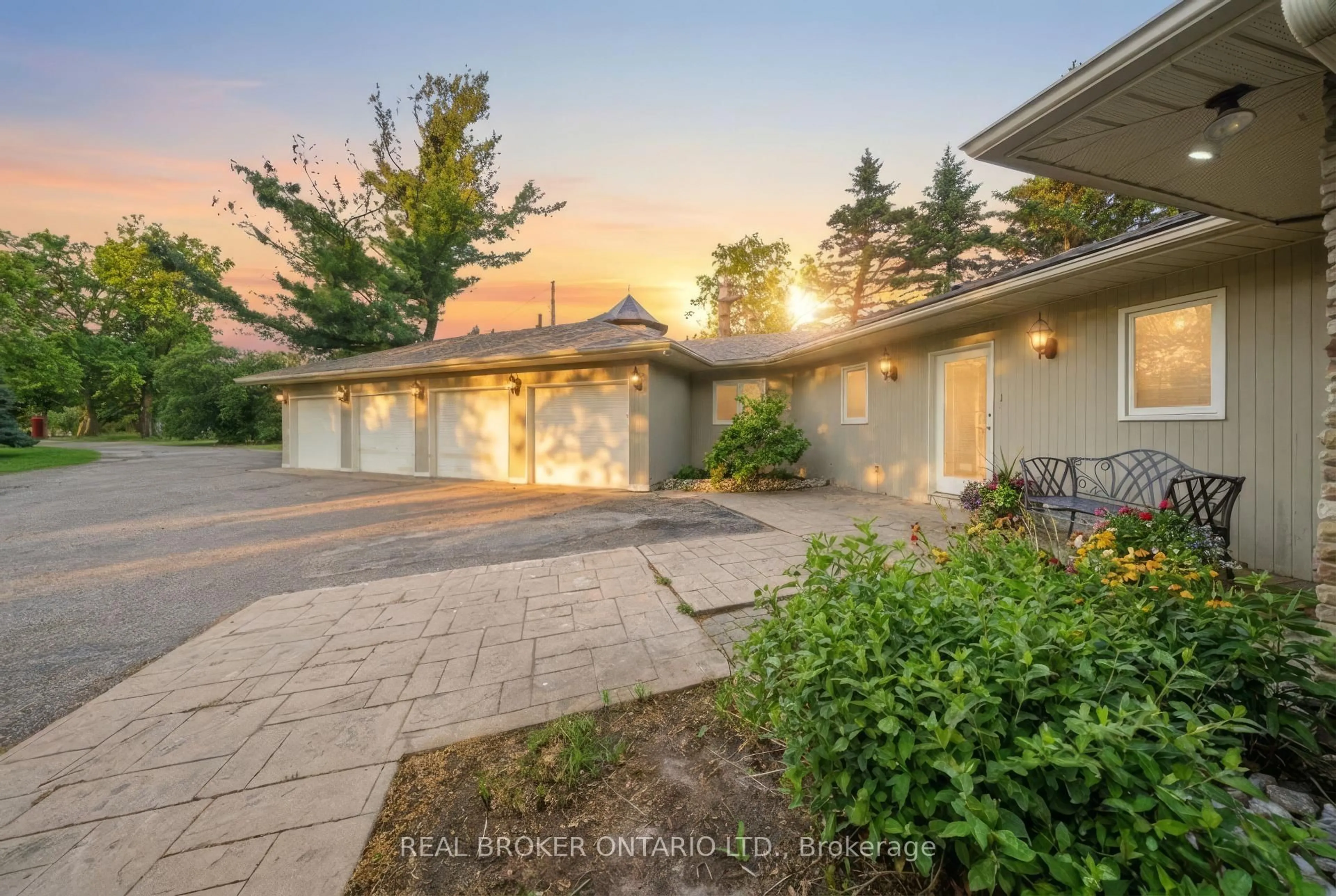 A pic from outside/outdoor area/front of a property/back of a property/a pic from drone, street for 529 Conservation Dr, Brampton Ontario L6Z 0C1