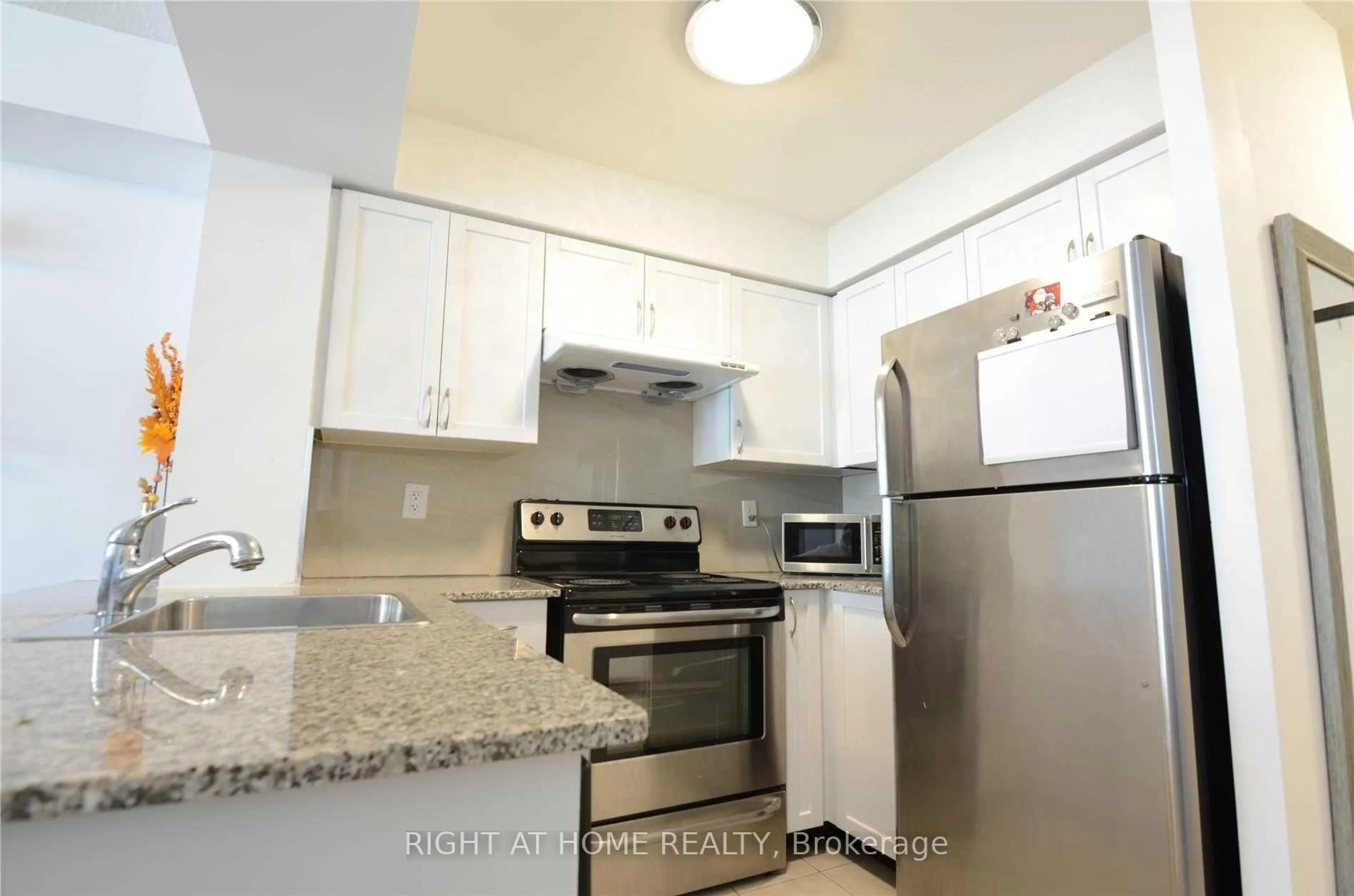 Standard kitchen, unknown for 812 Lansdowne Ave #1016, Toronto Ontario M6H 4K5