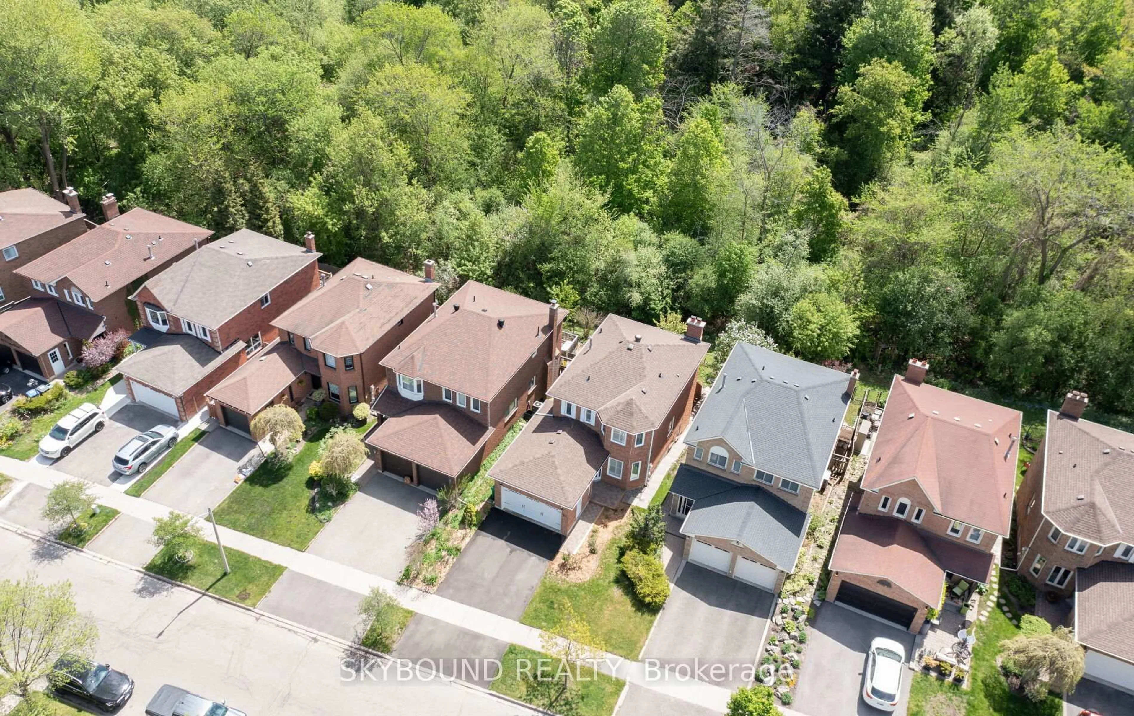 A pic from outside/outdoor area/front of a property/back of a property/a pic from drone, street for 21 Pinellas Dr, Brampton Ontario L6Z 3C1