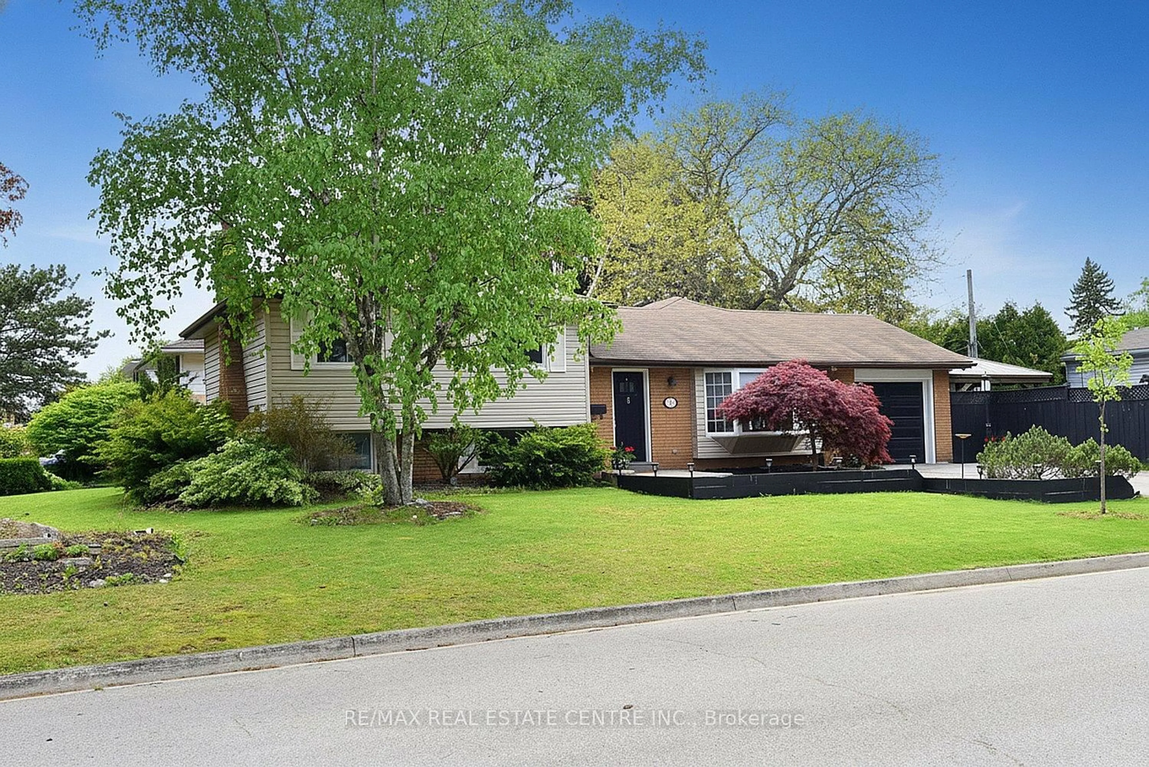 Home with brick exterior material, street for 5187 Cedarbrook Cres, Burlington Ontario L7L 3P9