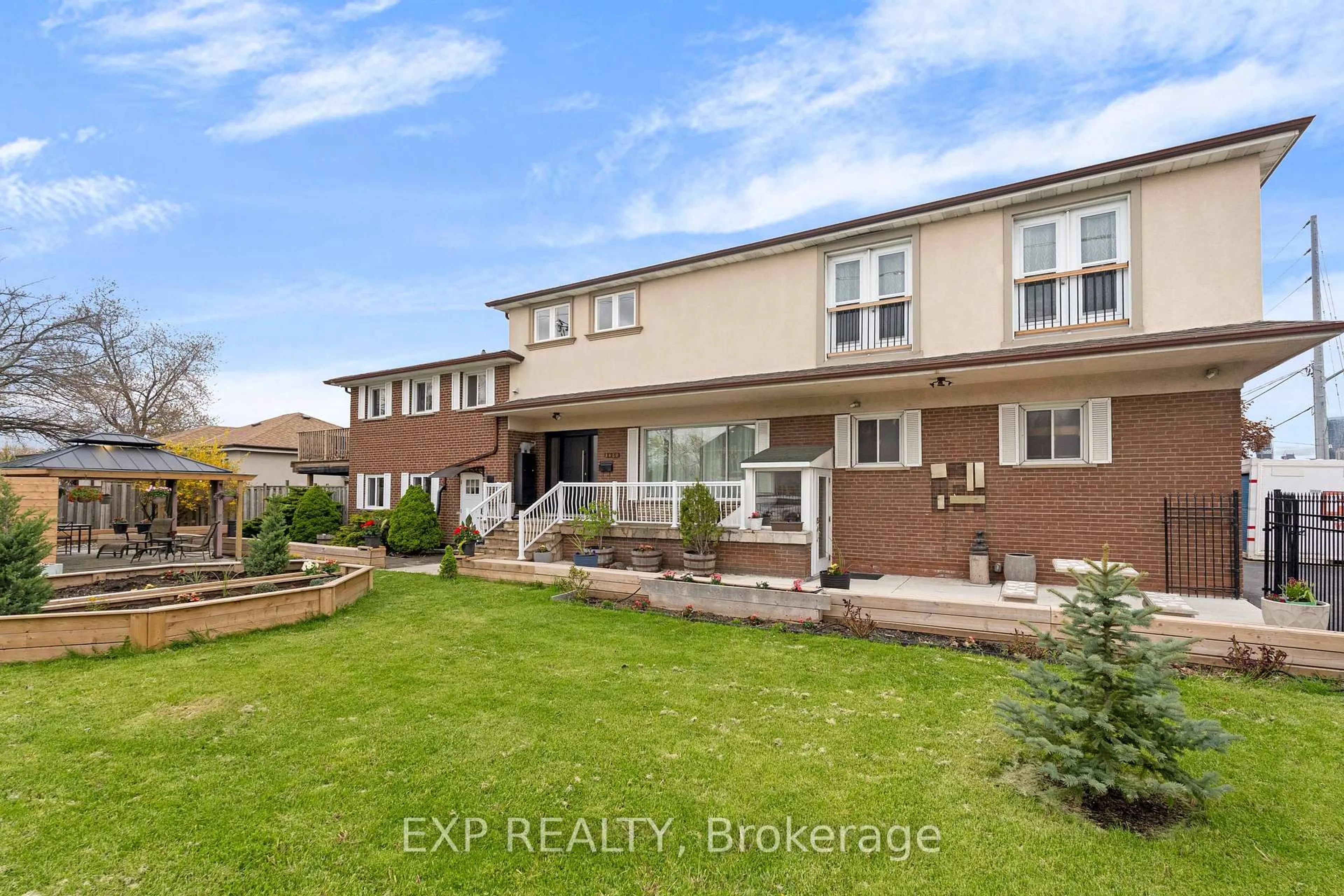A pic from outside/outdoor area/front of a property/back of a property/a pic from drone, building for 3460 Cawthra Rd, Mississauga Ontario L5A 2X7