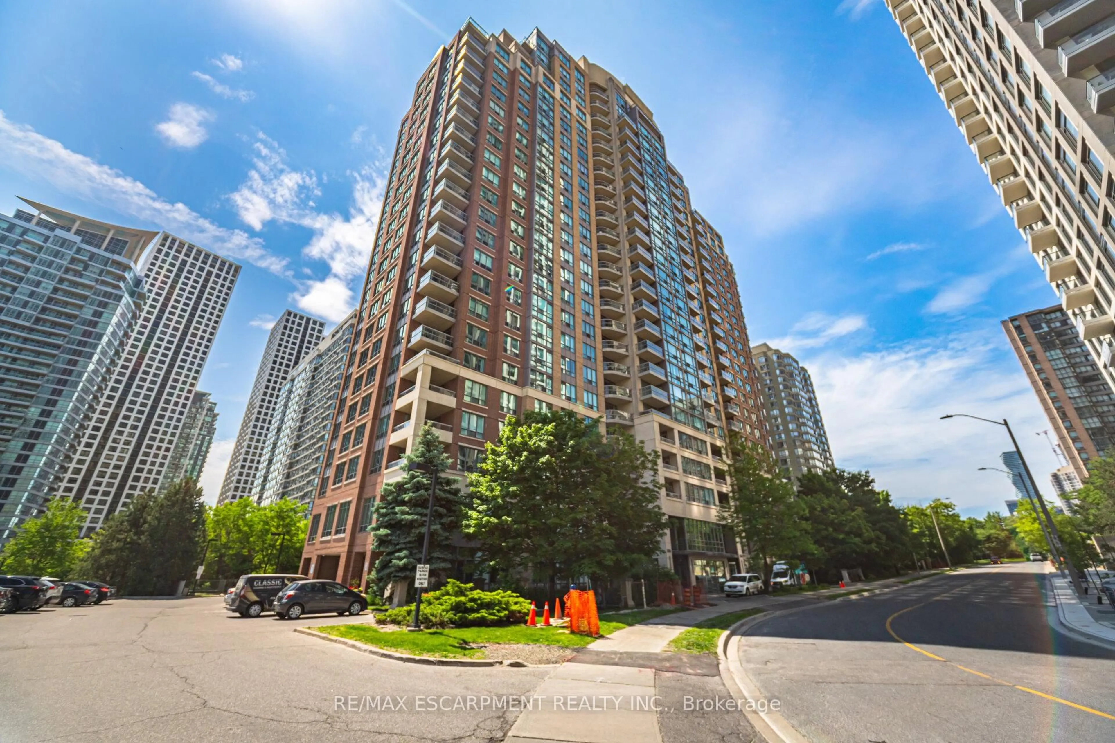 Unknown for 156 ENFIELD Pl #307, Mississauga Ontario L5B 4L8