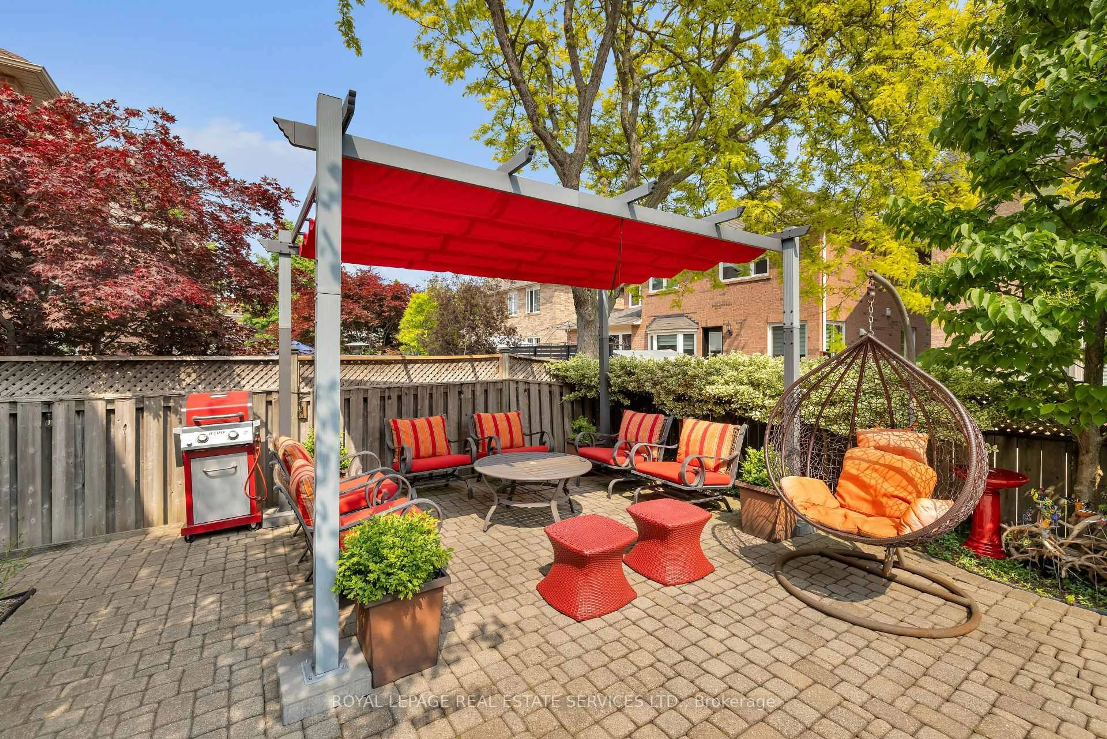 Patio, street for 1392 Pinecliff Rd, Oakville Ontario L6M 3Z1
