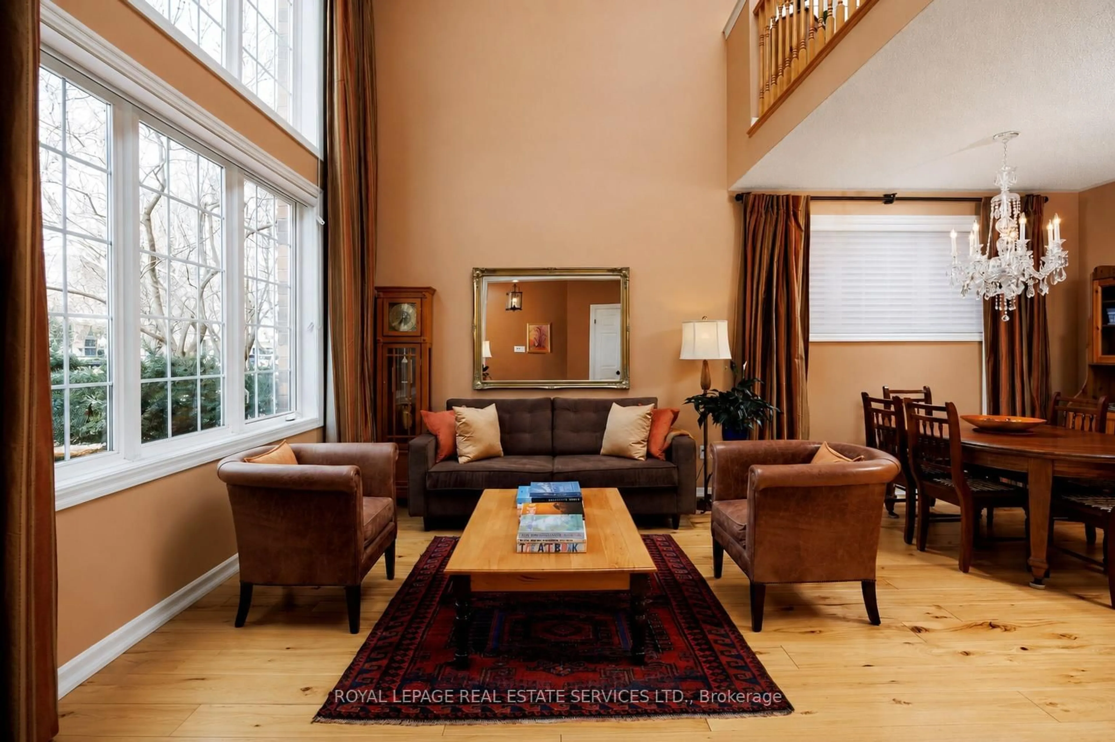 Living room with furniture, unknown for 1392 Pinecliff Rd, Oakville Ontario L6M 3Z1