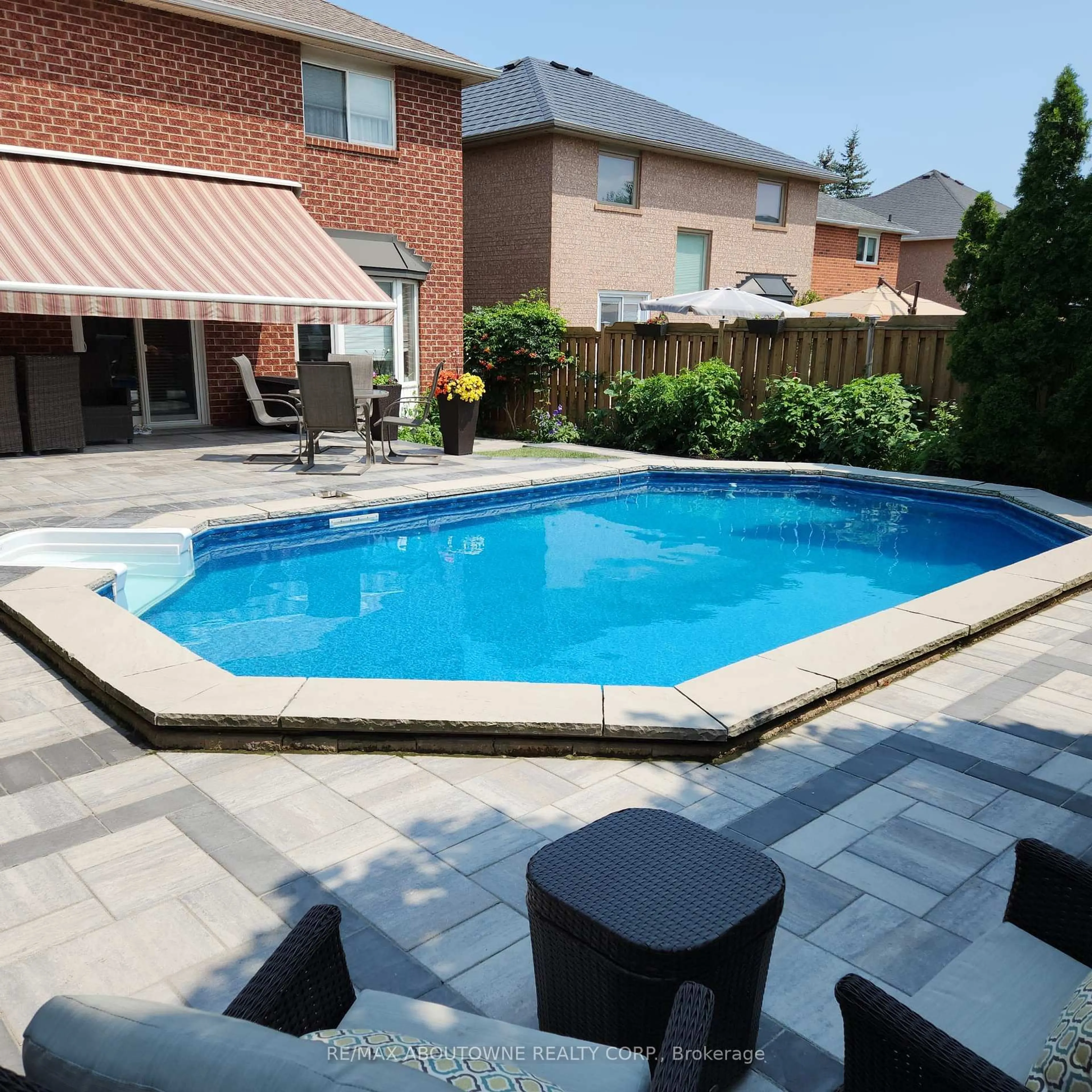 Pool for 2216 NORFOLK Dr, Oakville Ontario L6H 6H4