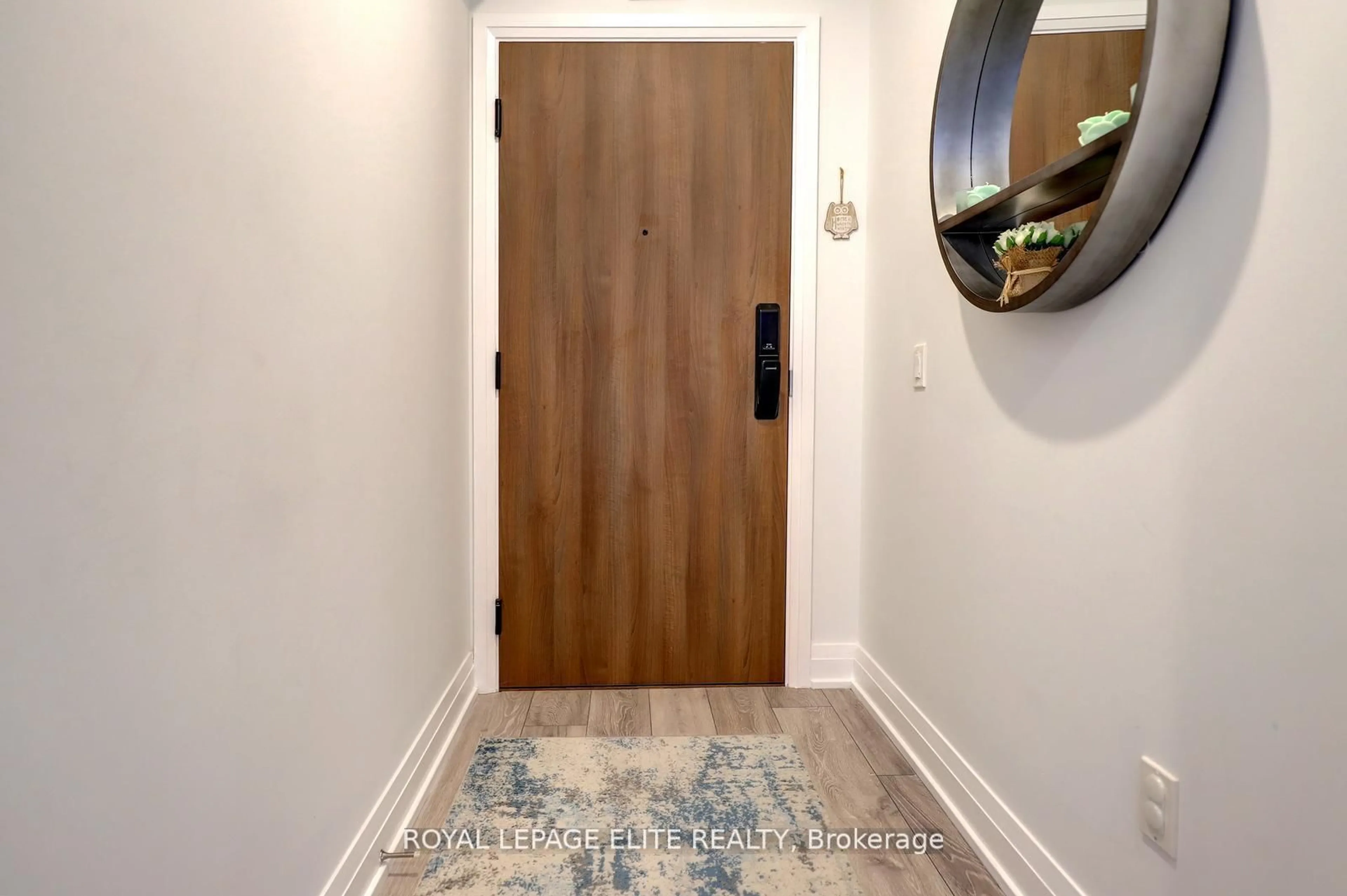 Indoor entryway for 21 Park St #318, Mississauga Ontario L5G 0C2
