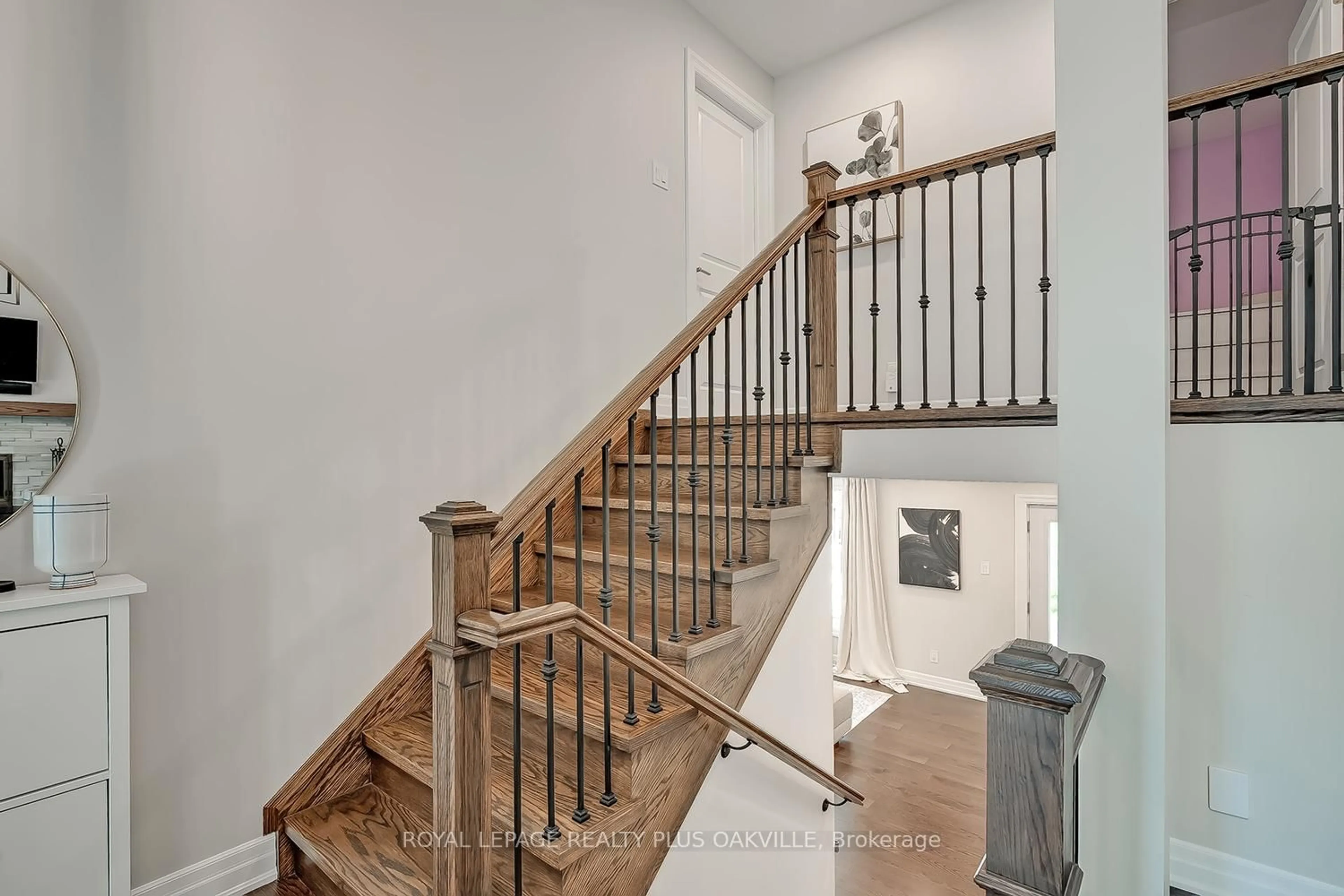 Stairs for 3531 Gallager Dr, Mississauga Ontario L5C 2N2