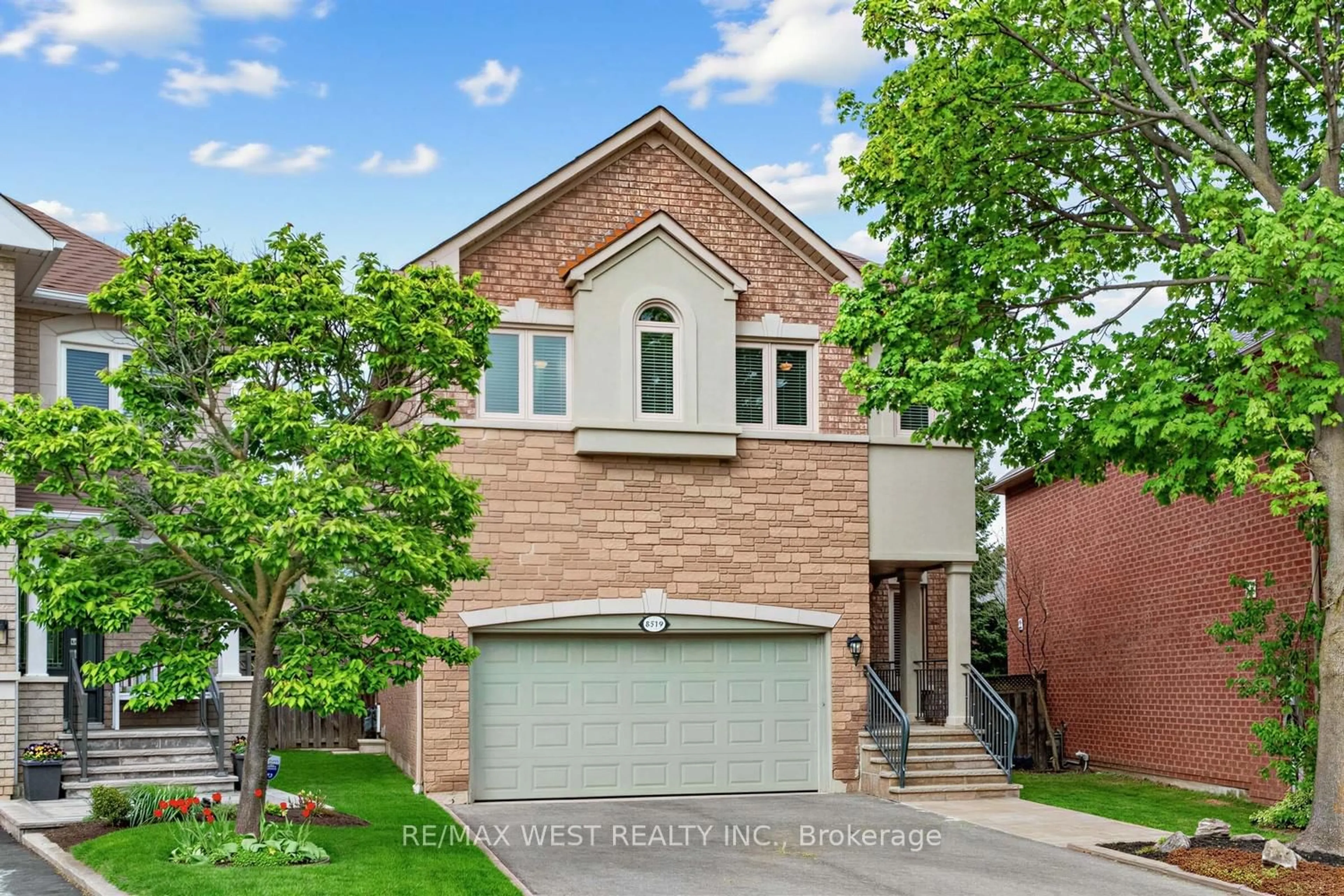 Home with brick exterior material, street for 5519 Windy Hill Crt, Mississauga Ontario L4Z 3W4