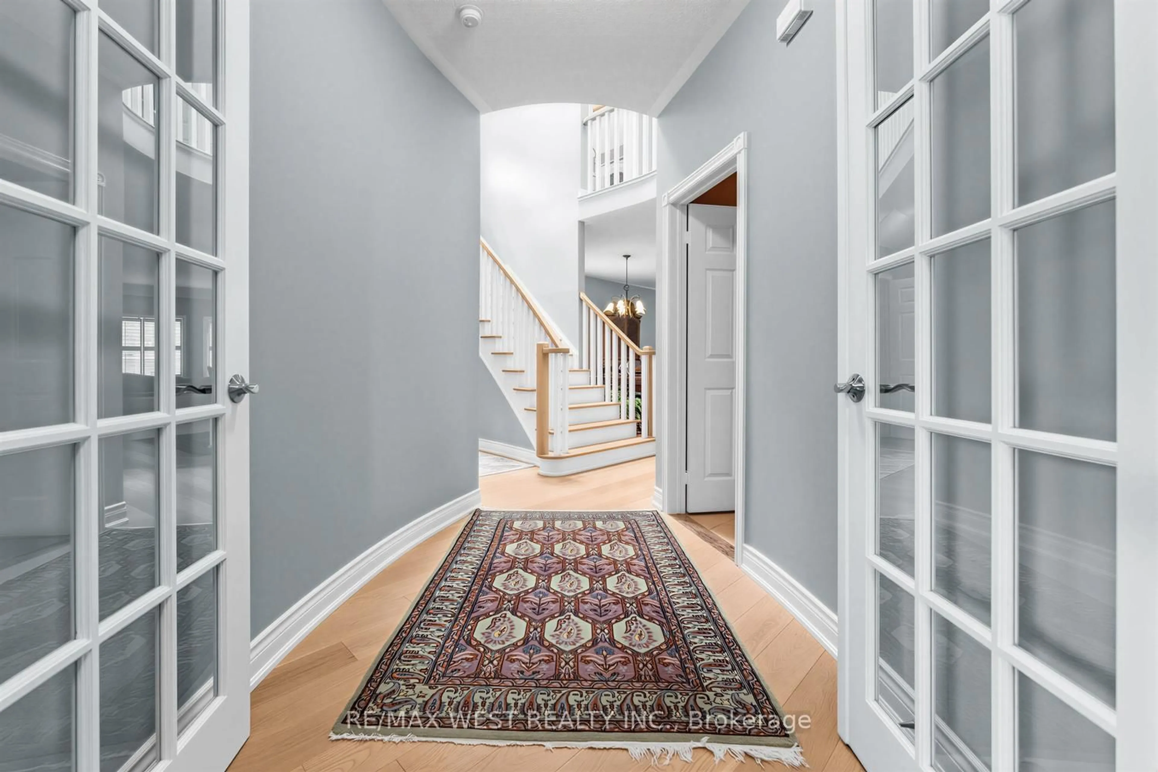Indoor entryway for 5519 Windy Hill Crt, Mississauga Ontario L4Z 3W4