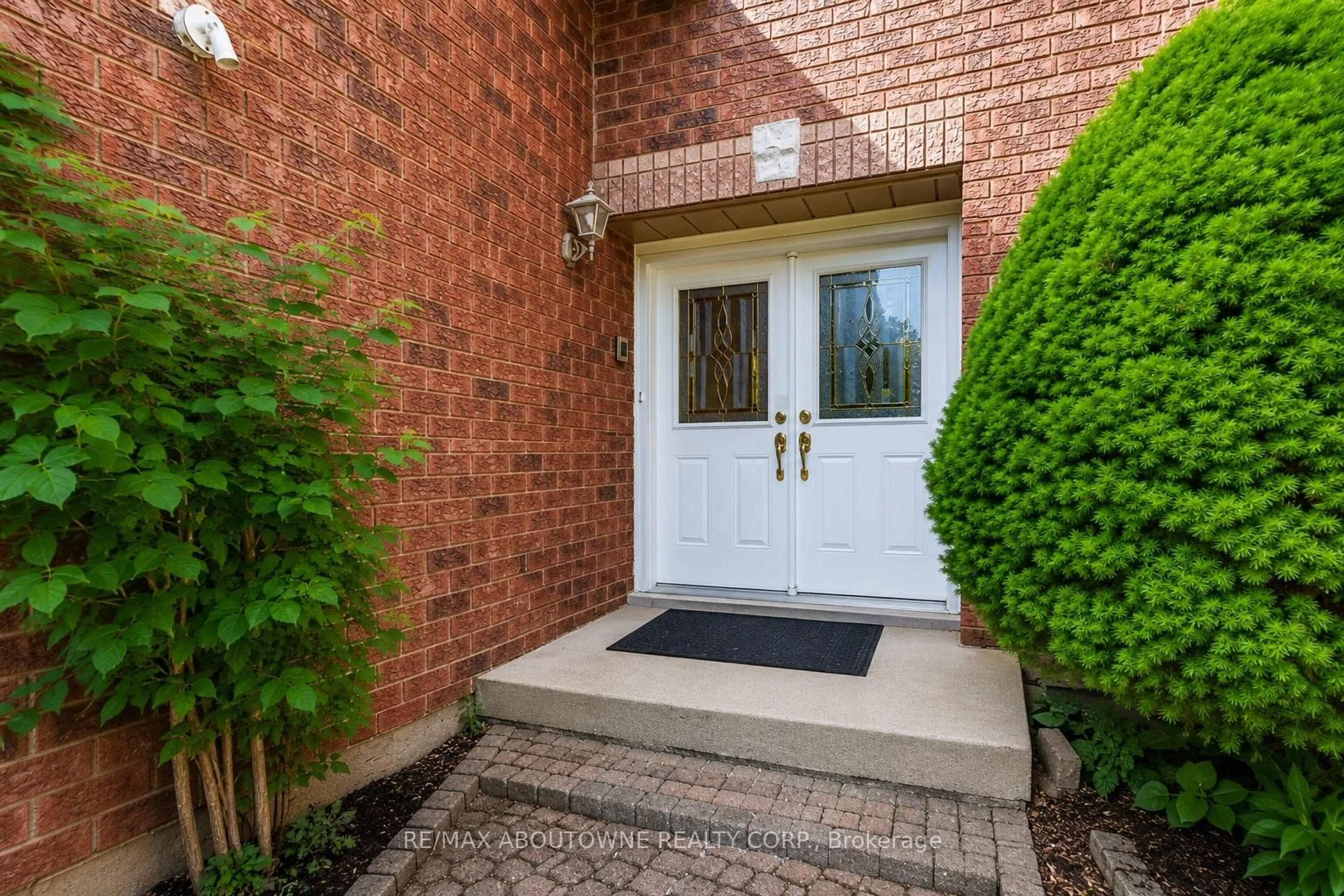 Indoor entryway for 2055 Blacksmith Lane, Oakville Ontario L6M 3A3