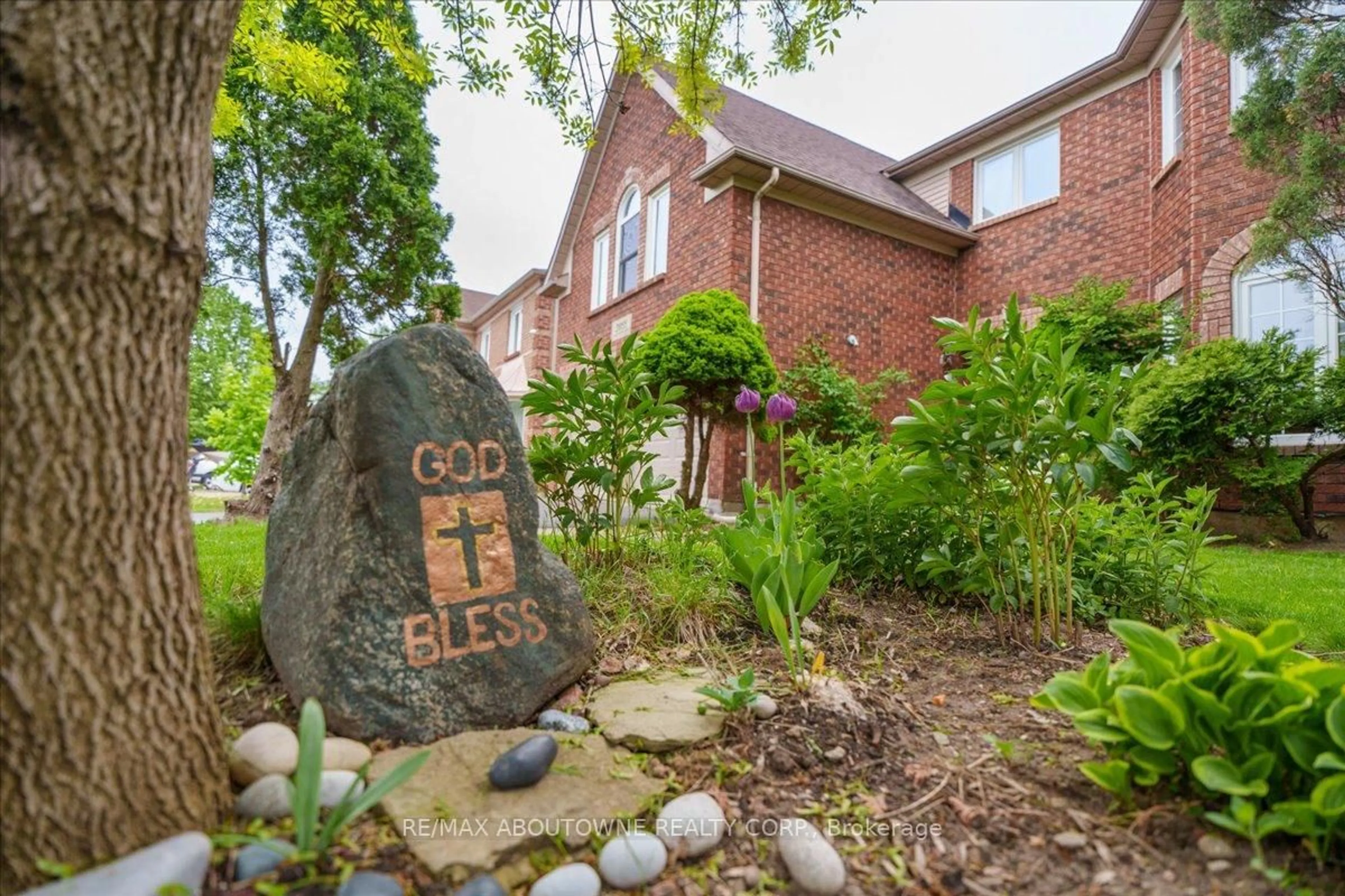 Home with brick exterior material, street for 2055 Blacksmith Lane, Oakville Ontario L6M 3A3