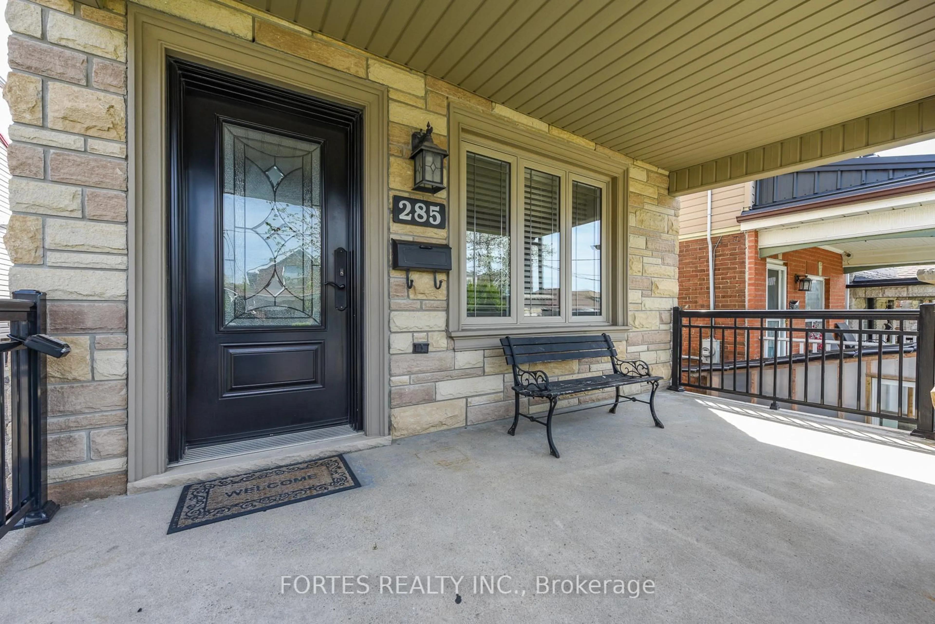 Indoor entryway for 285 Gilbert Ave, Toronto Ontario M6E 4W8