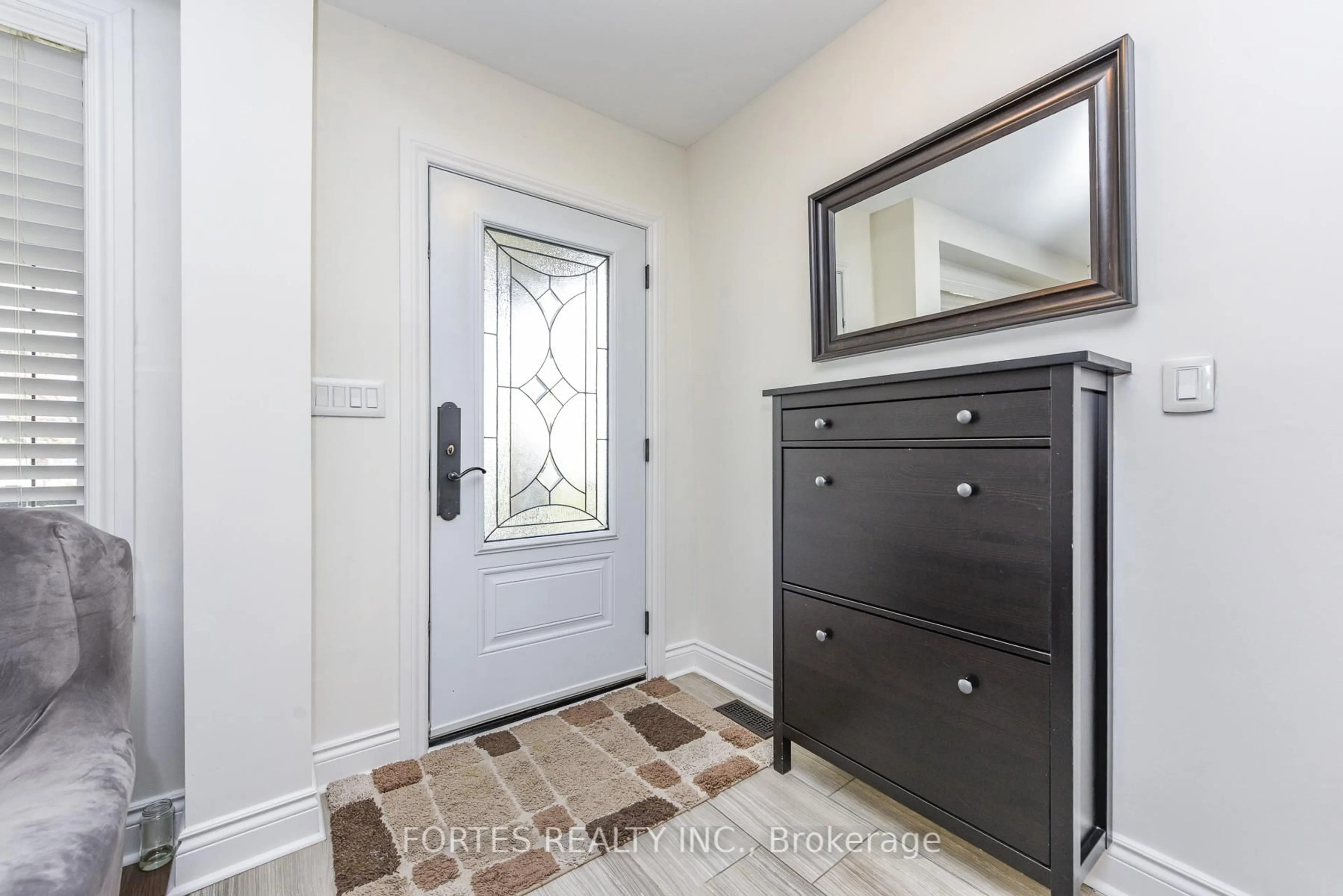 Indoor entryway for 285 Gilbert Ave, Toronto Ontario M6E 4W8