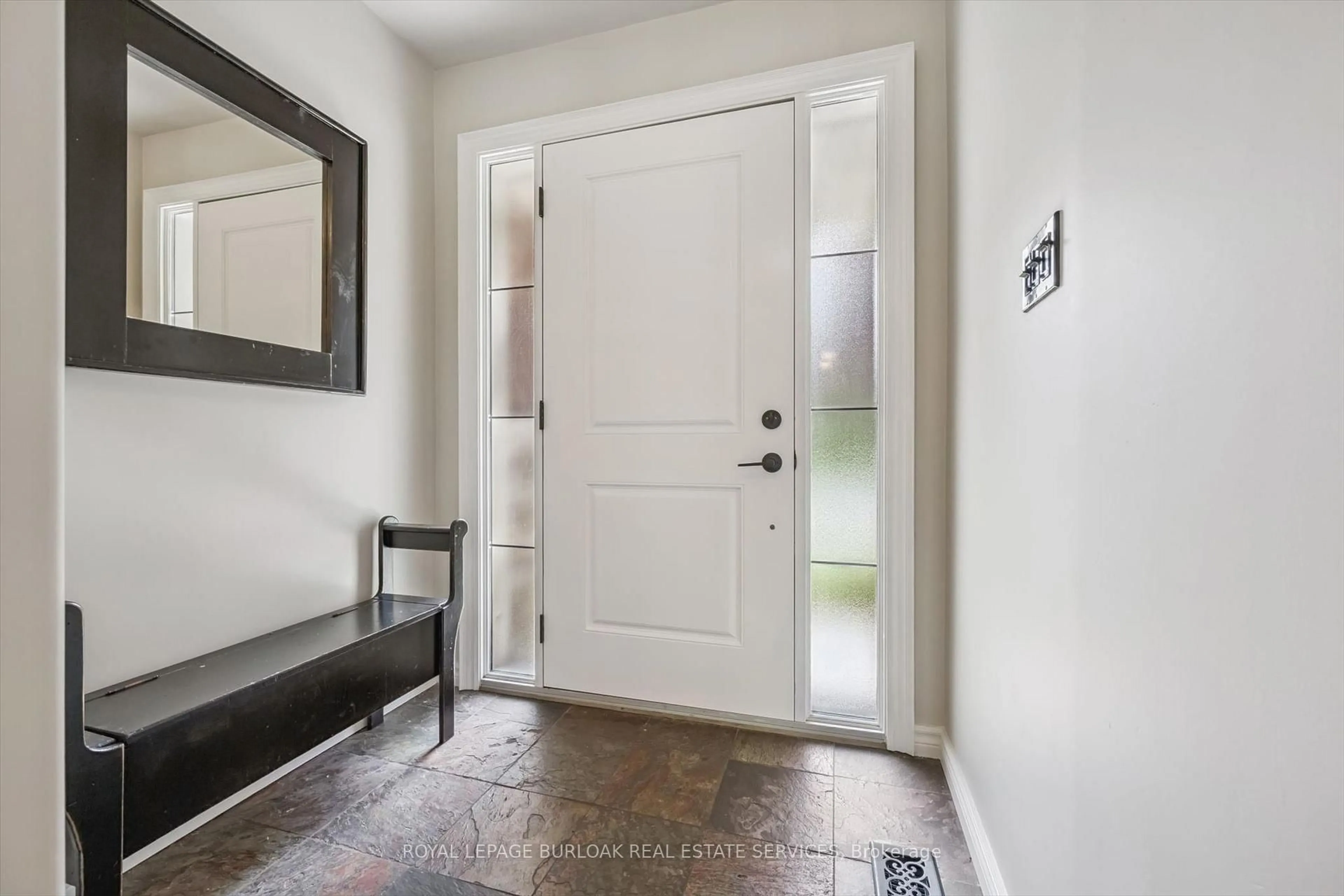 Indoor entryway for 291 Strathcona Dr, Burlington Ontario L7L 2C9