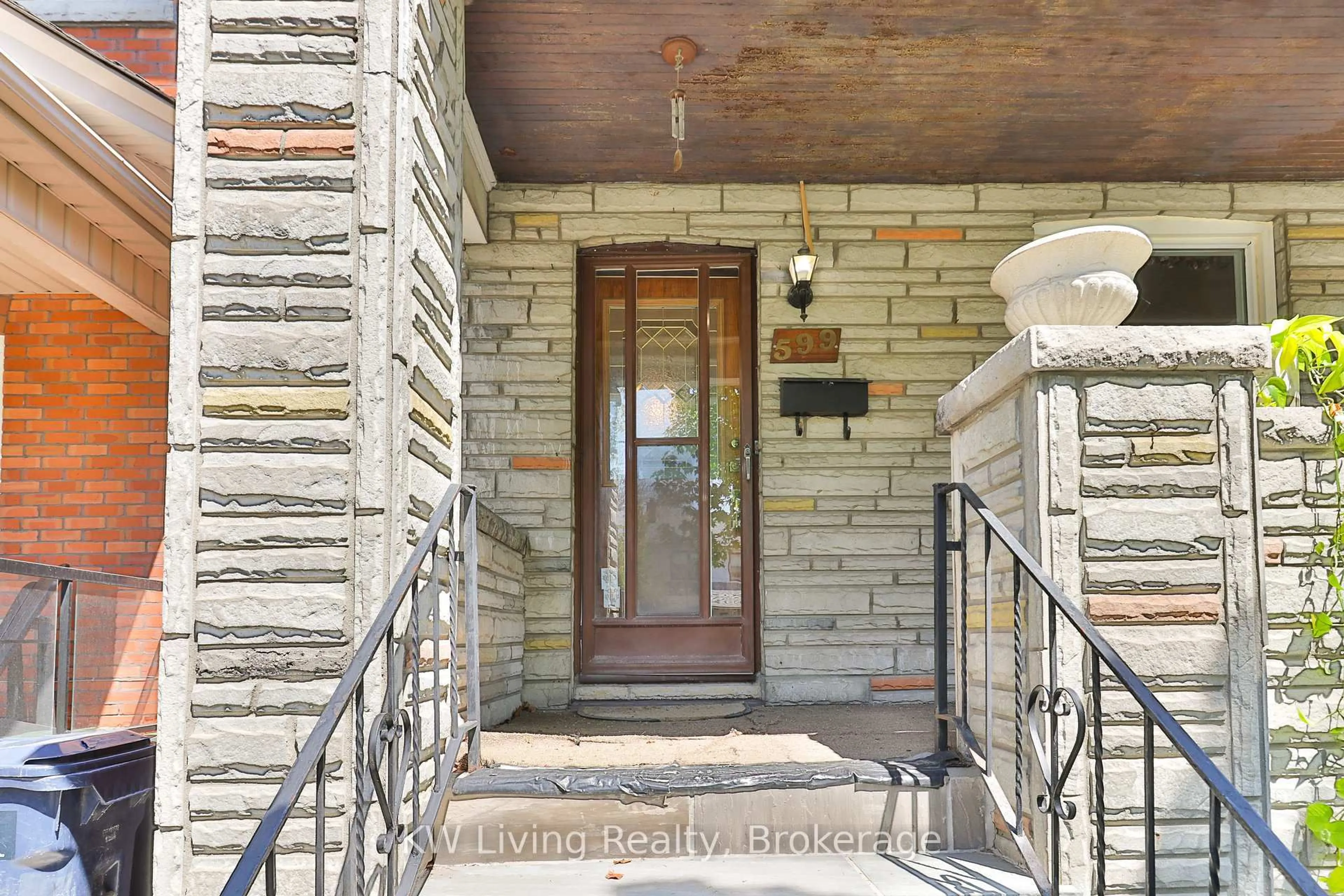 Indoor entryway for 599 Durie St, Toronto Ontario M6S 3H2