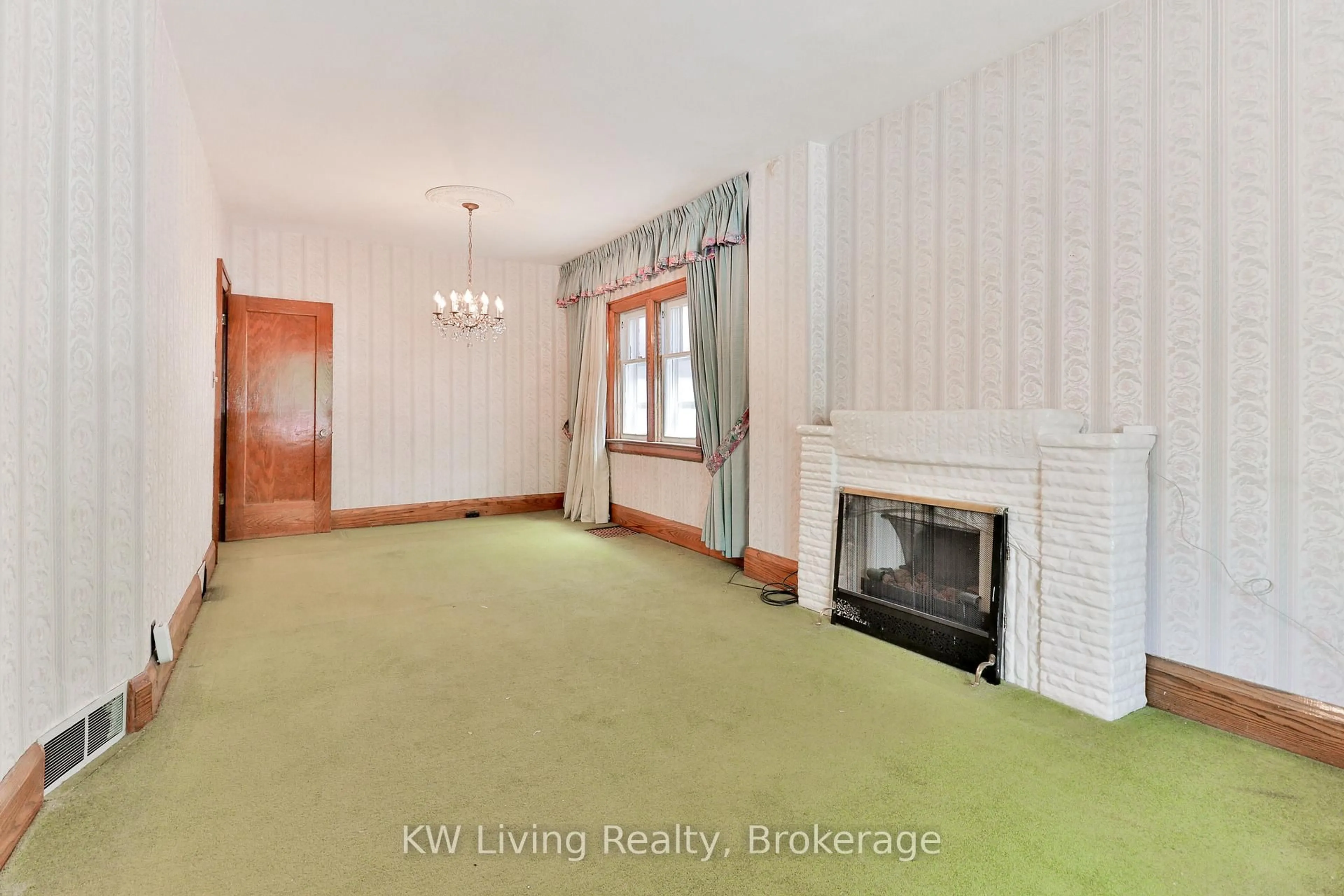 A pic of a room for 599 Durie St, Toronto Ontario M6S 3H2