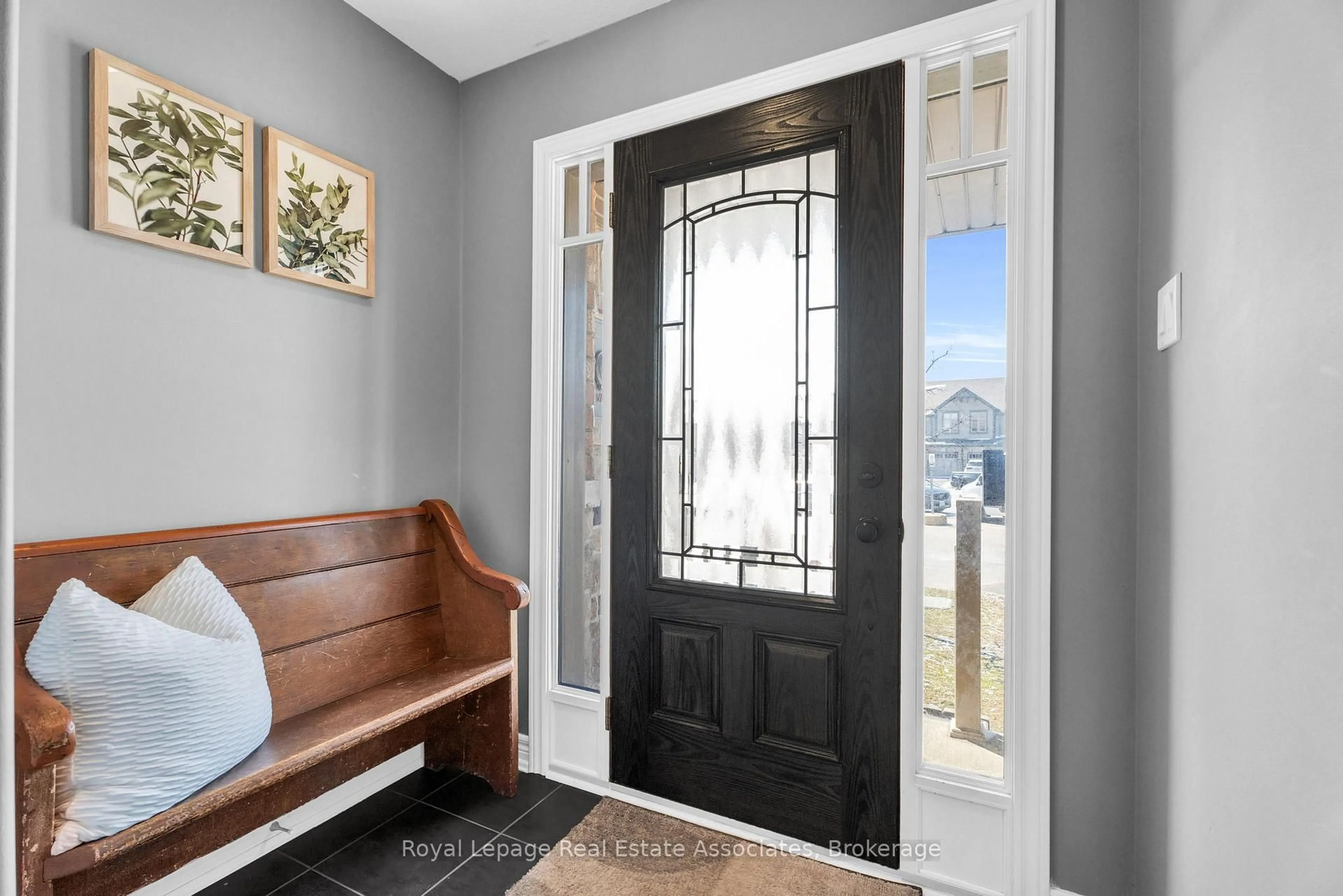 Indoor entryway for 110 Winterton Crt, Orangeville Ontario L9W 6Z7