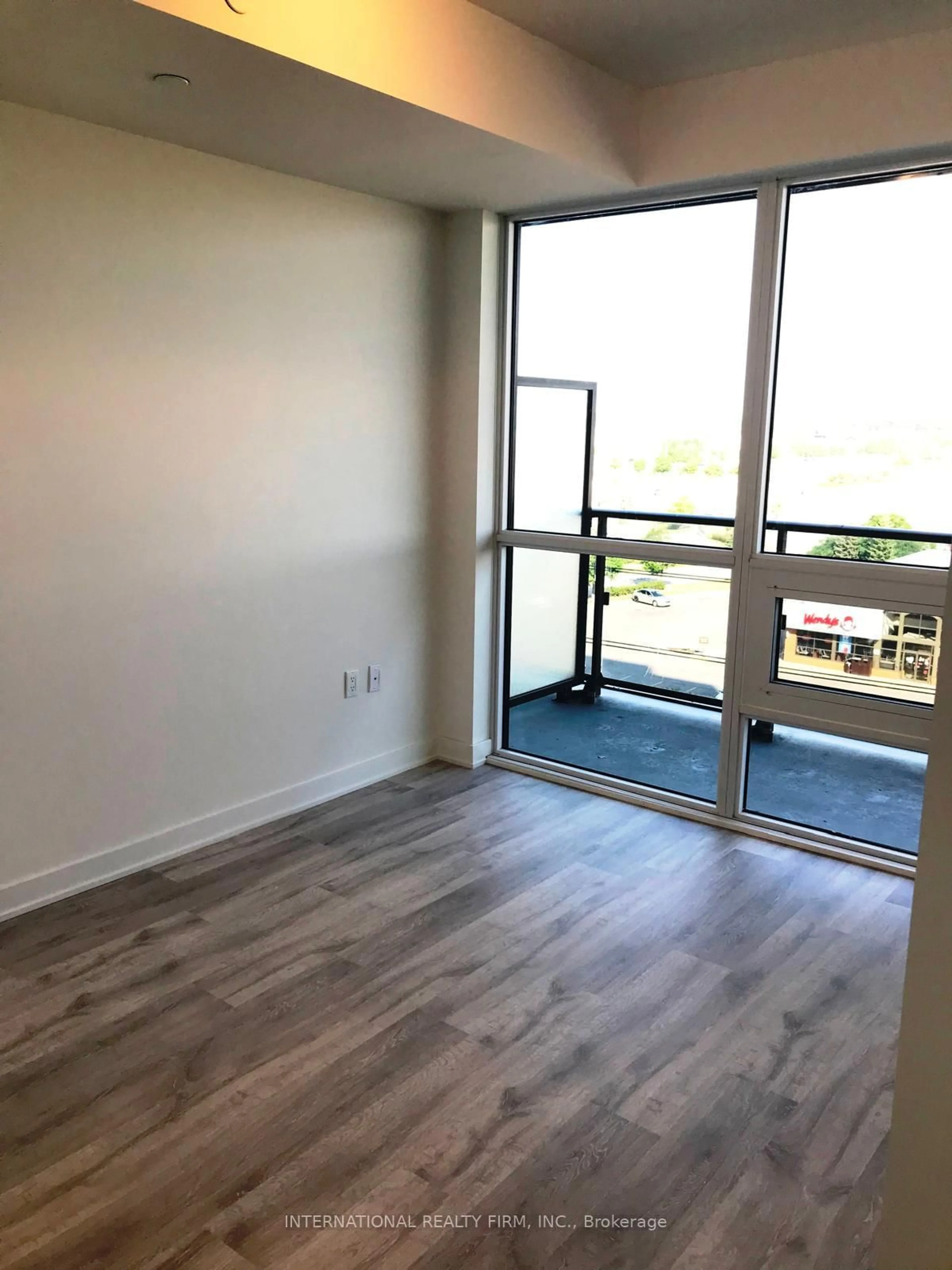 A pic of a room for 4677 Glen Erin Dr #601, Mississauga Ontario L5M 2E3
