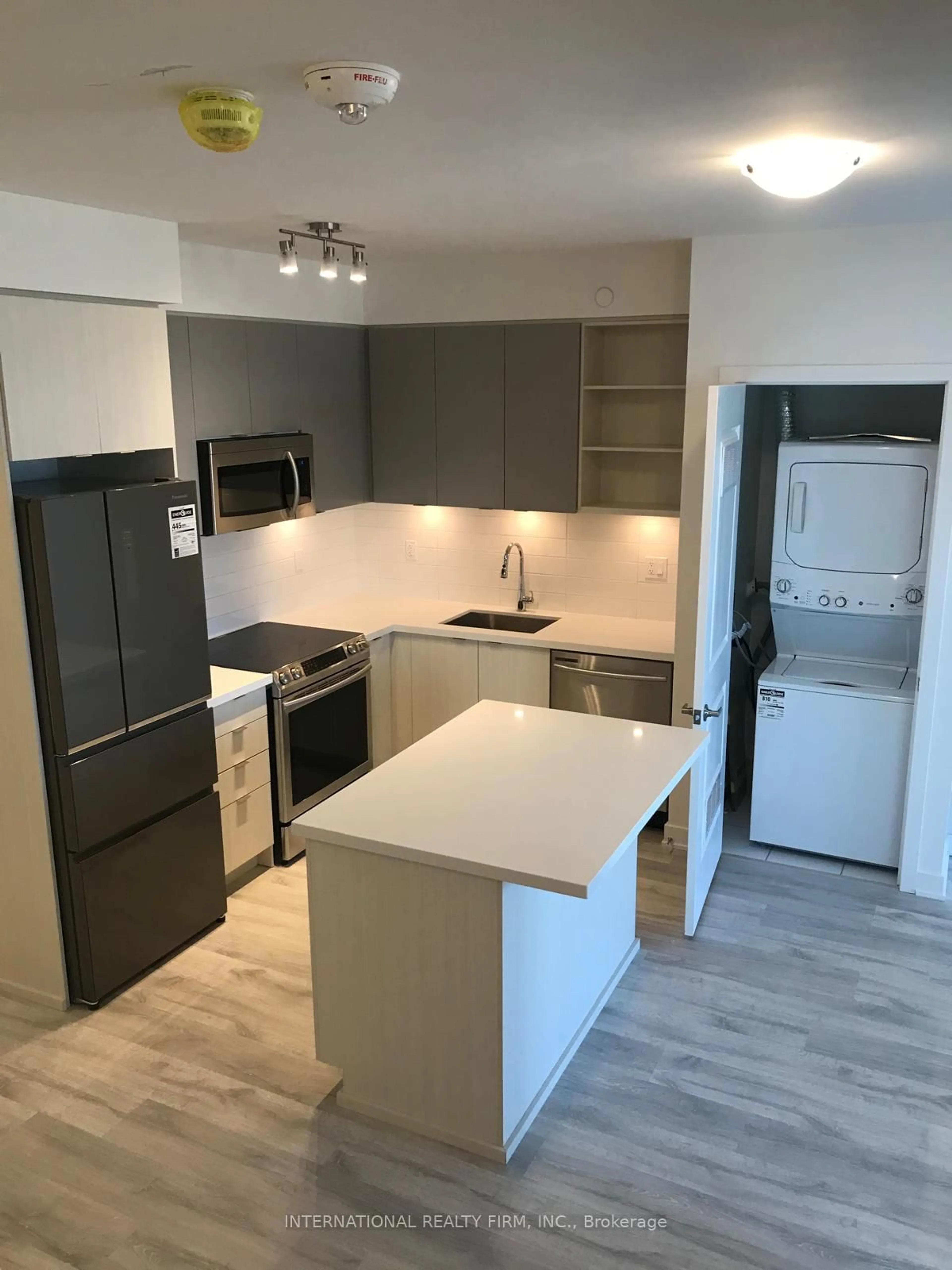 Unknown for 4677 Glen Erin Dr #601, Mississauga Ontario L5M 2E3
