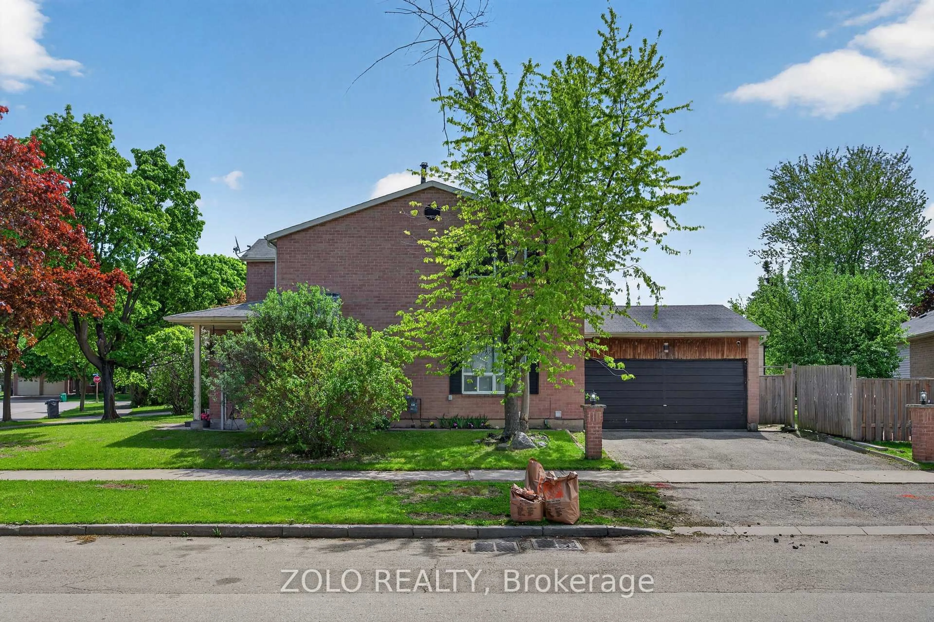 Home with brick exterior material, street for 6166 Kindree Circ, Mississauga Ontario L5N 3C2