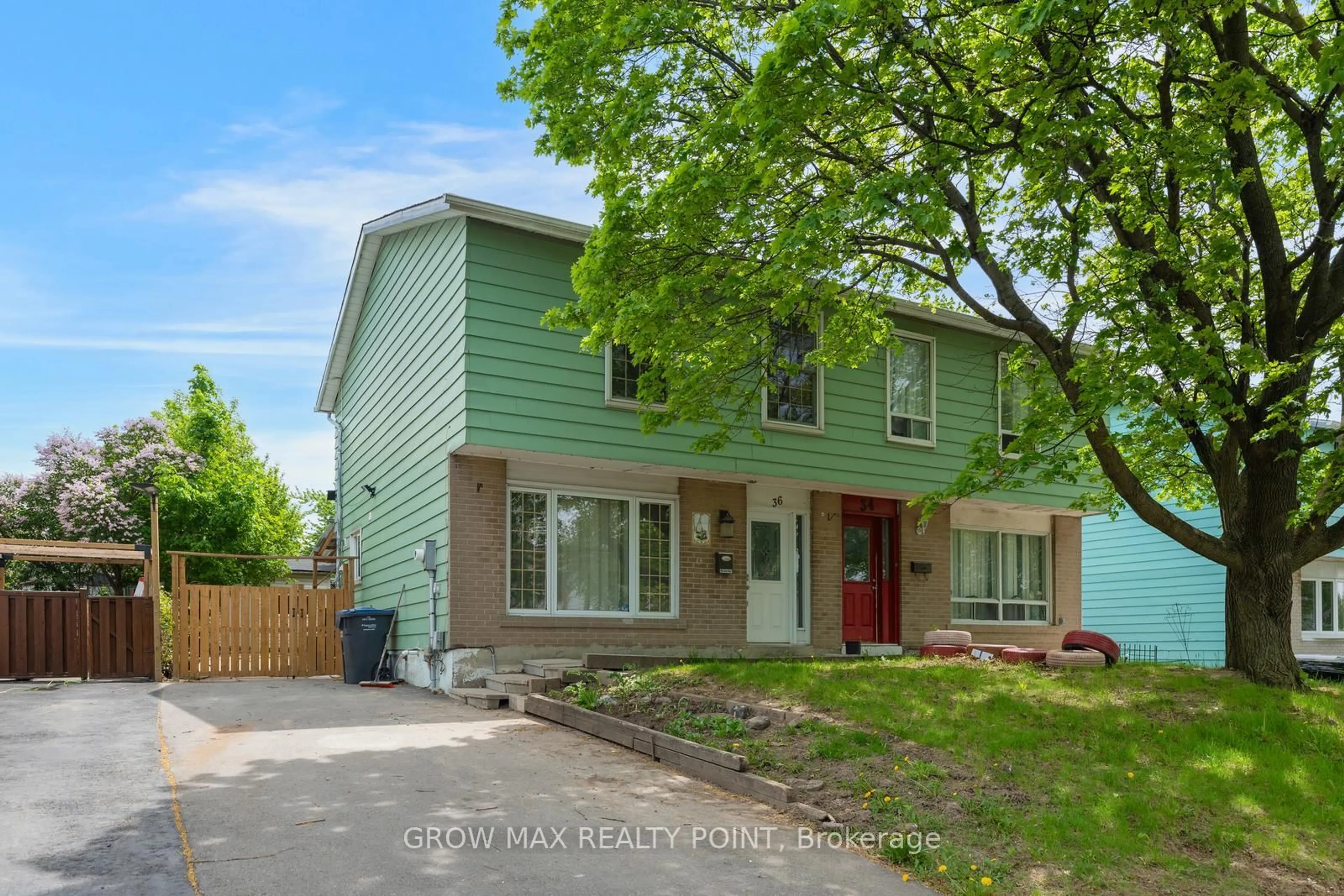 Home with vinyl exterior material, street for 36 Bramhall Circ, Brampton Ontario L6V 2G4