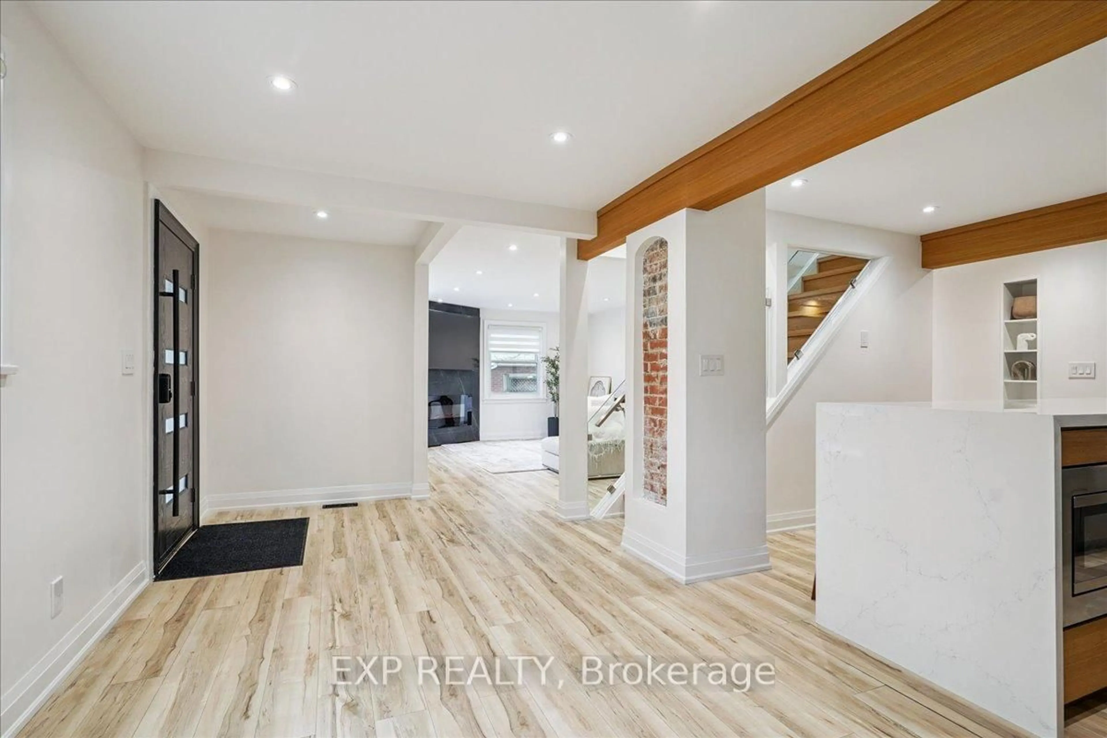 Indoor entryway for 10 Harold St, Brampton Ontario L6Y 1C7