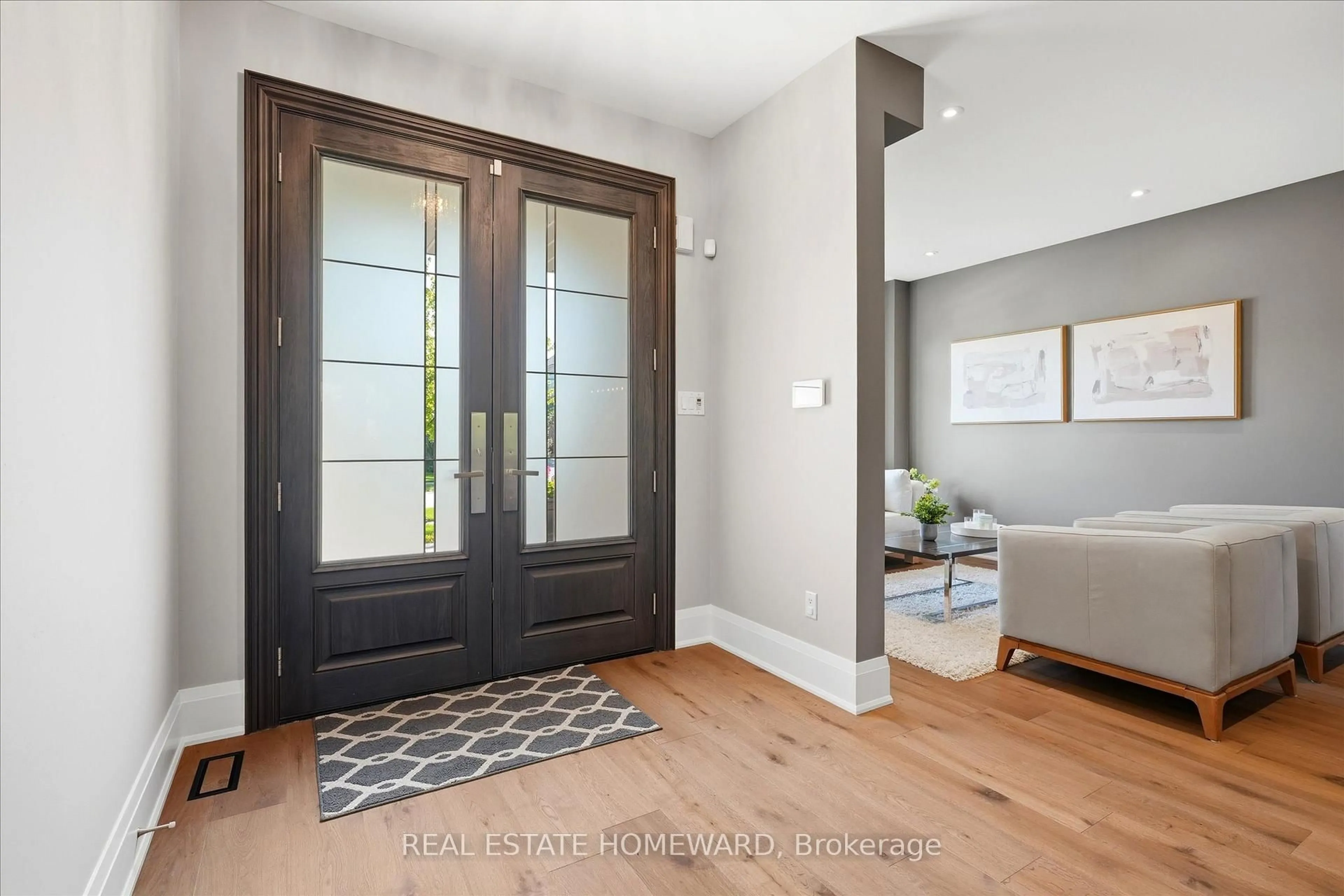 Indoor entryway for 2471 Castlebrook Rd, Oakville Ontario L6M 5B4