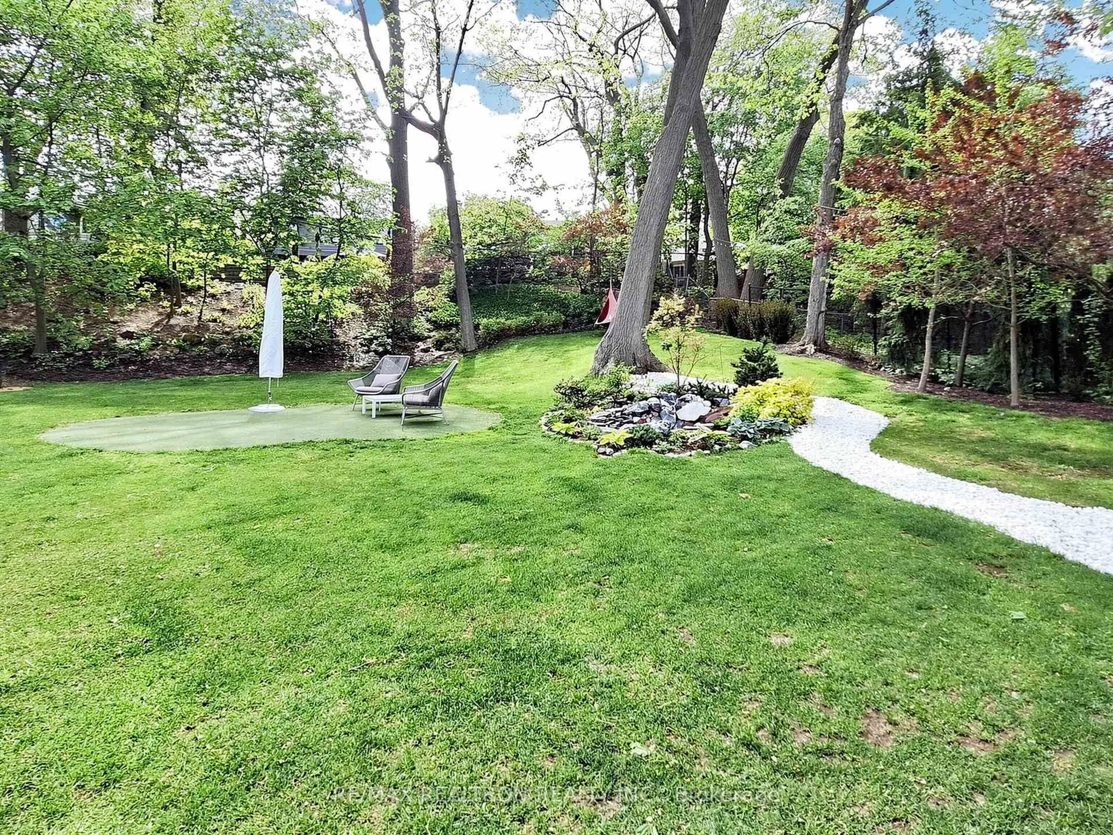 A pic from outside/outdoor area/front of a property/back of a property/a pic from drone, unknown for 8 Breezewood Dr, Toronto Ontario M8Y 2C1