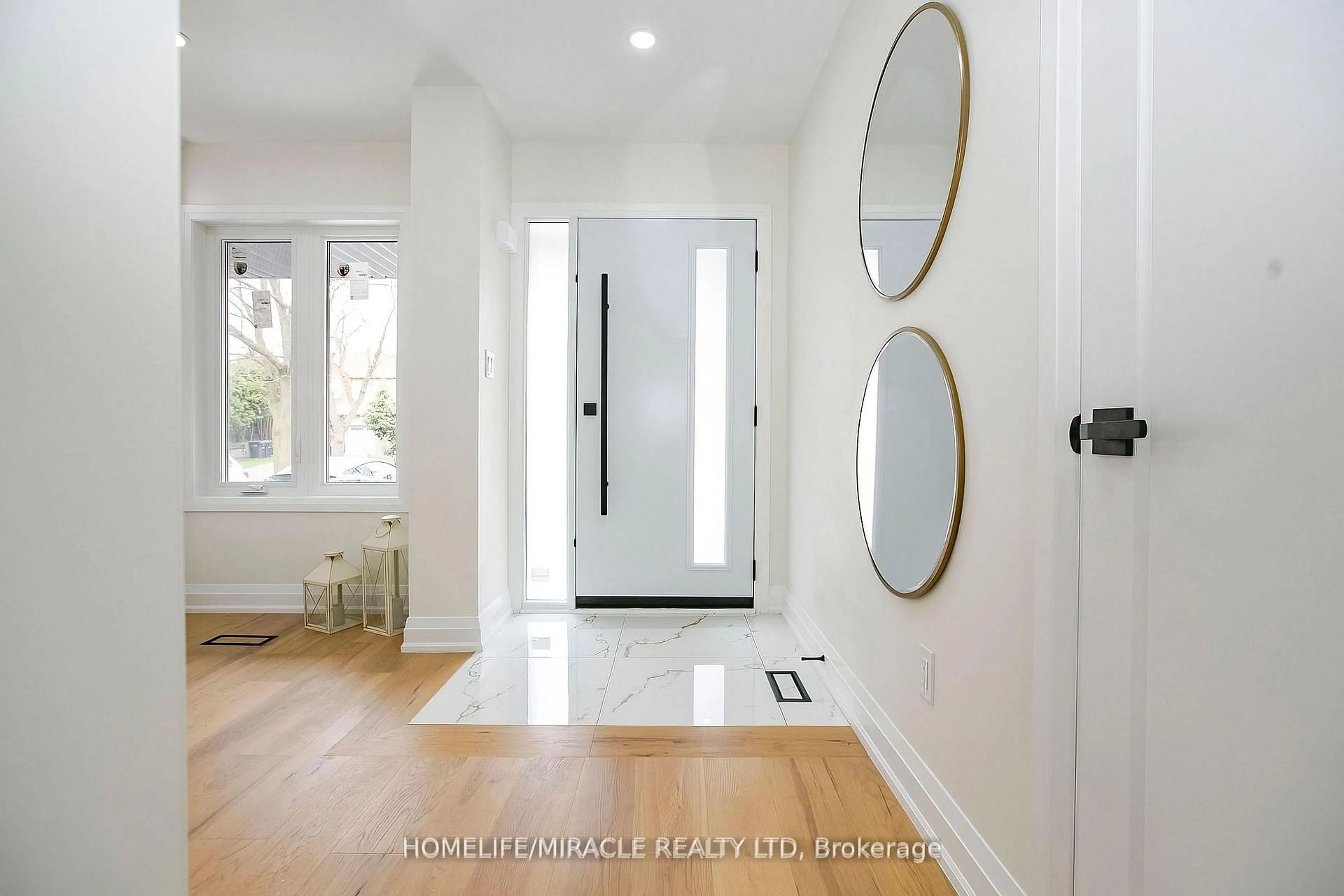 Indoor entryway for 52 Foxacre Row, Brampton Ontario L6V 3P5