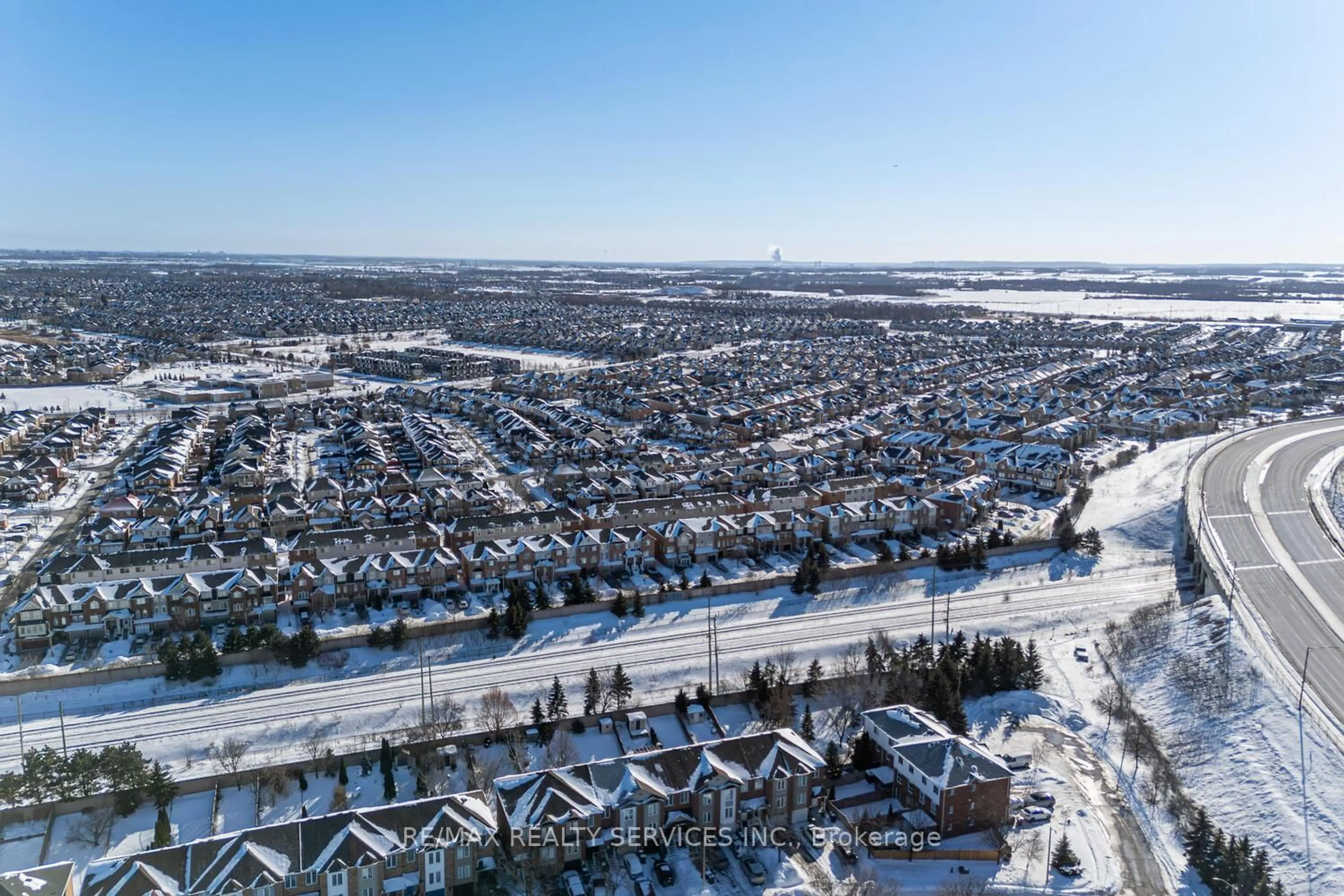 A pic from outside/outdoor area/front of a property/back of a property/a pic from drone, mountain view for 67 Decker Hollow Circ, Brampton Ontario L6X 0L5