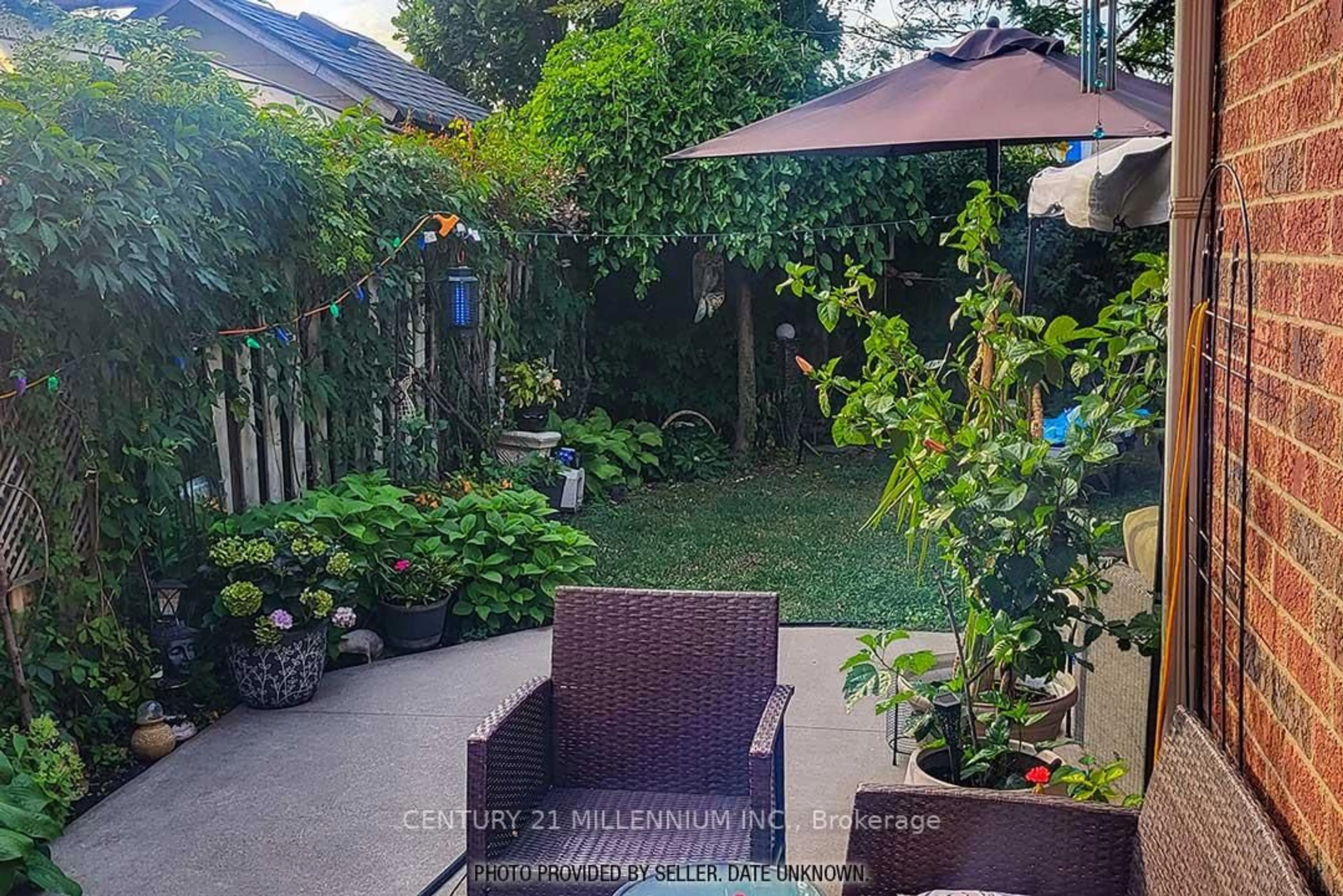 Patio, street for 42 Sweet Clover Cres, Brampton Ontario L6R 2Z9