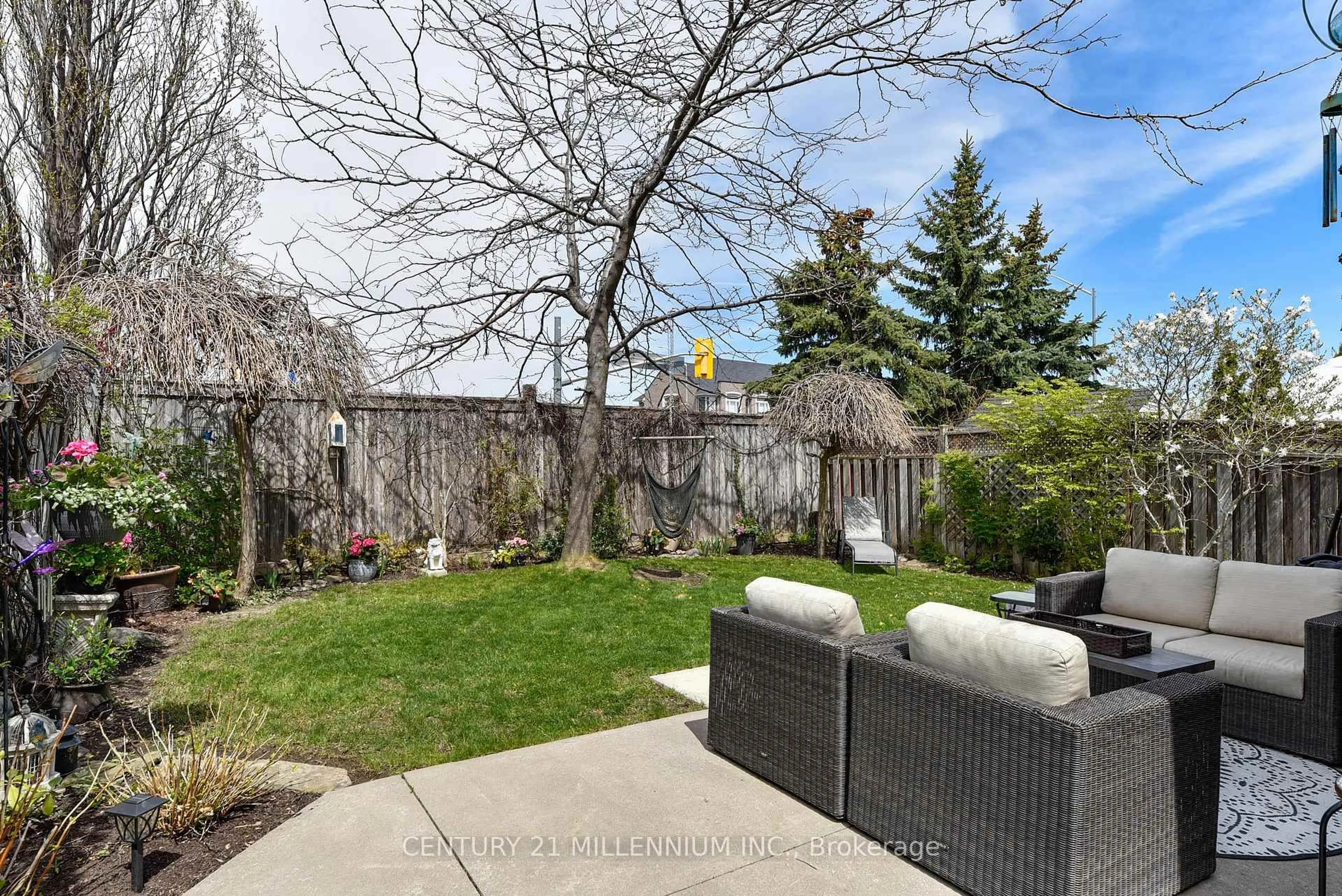 Patio, unknown for 42 Sweet Clover Cres, Brampton Ontario L6R 2Z9