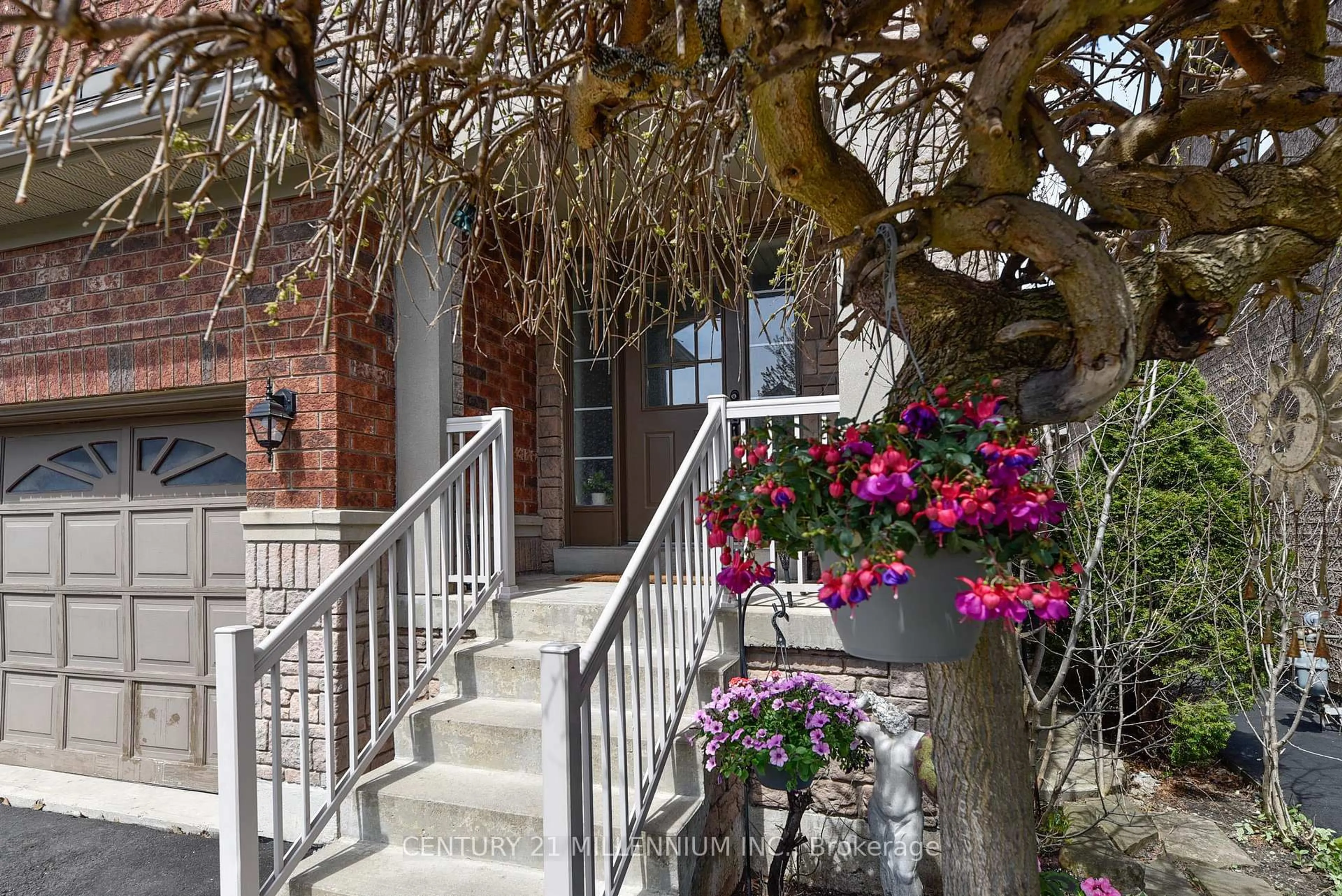 Patio, street for 42 Sweet Clover Cres, Brampton Ontario L6R 2Z9