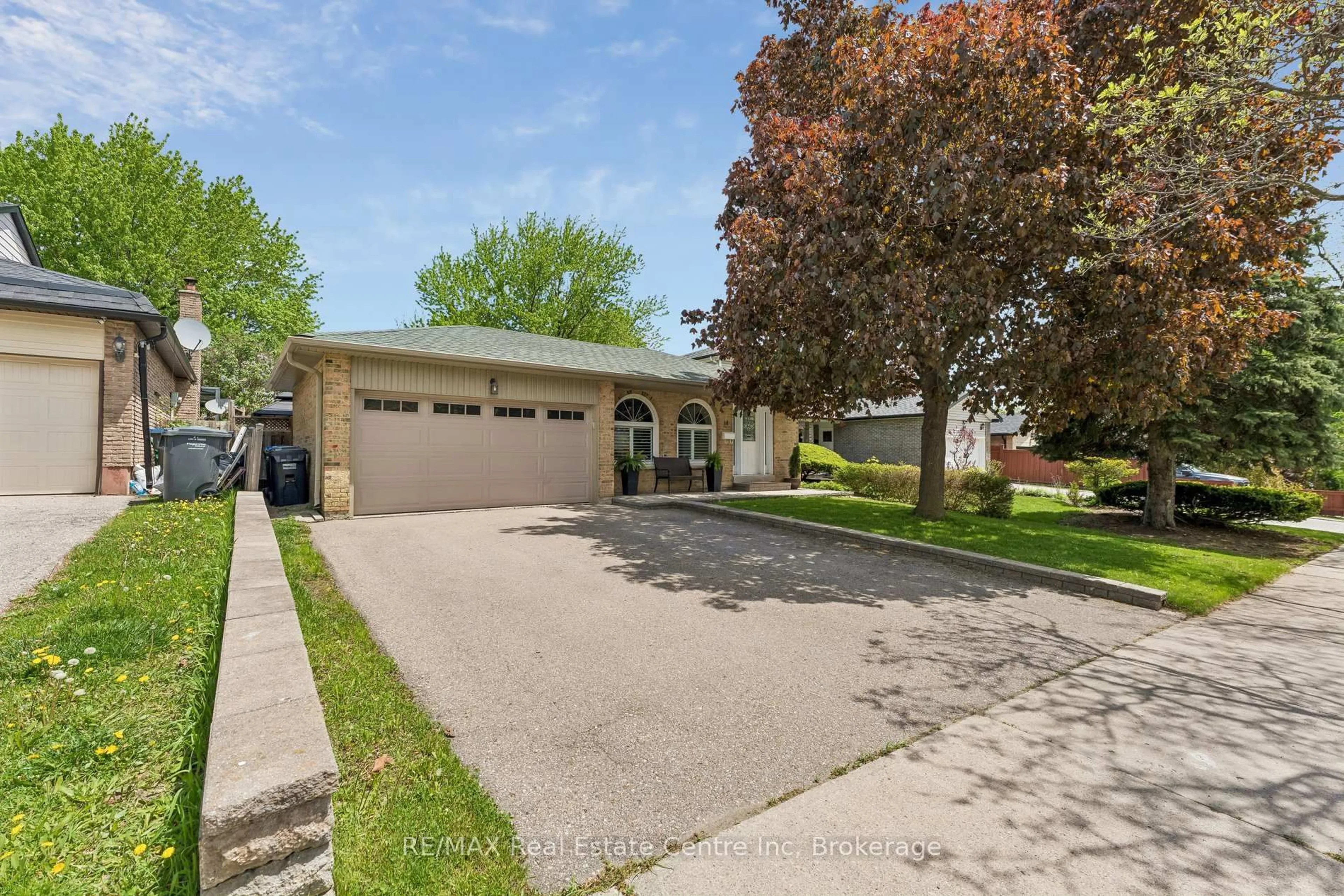 A pic from outside/outdoor area/front of a property/back of a property/a pic from drone, street for 14 Massey St, Brampton Ontario L6S 2W1