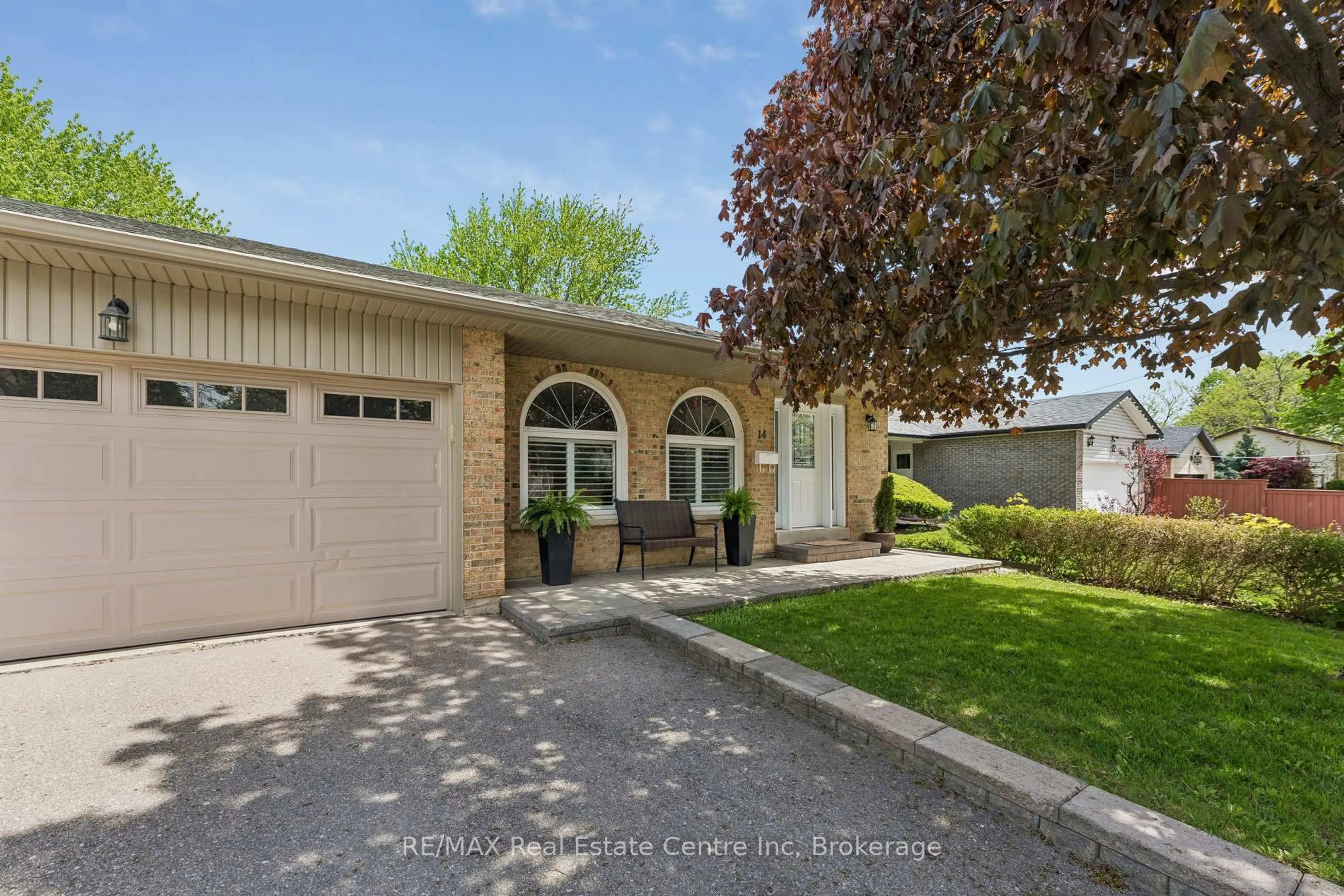 Home with vinyl exterior material, street for 14 Massey St, Brampton Ontario L6S 2W1