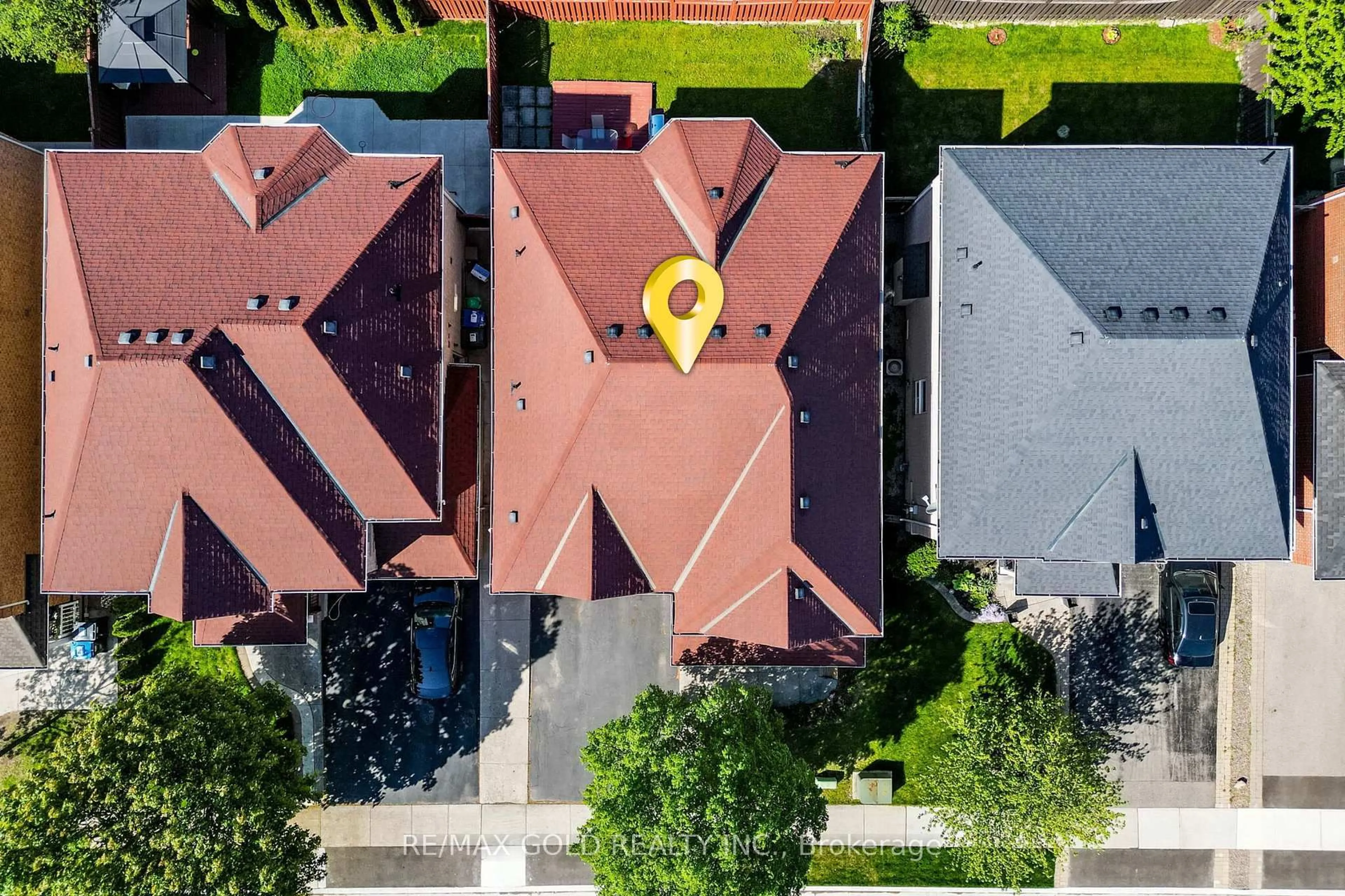 A pic from outside/outdoor area/front of a property/back of a property/a pic from drone, unknown for 96 Brisdale Dr, Brampton Ontario L7A 1S5