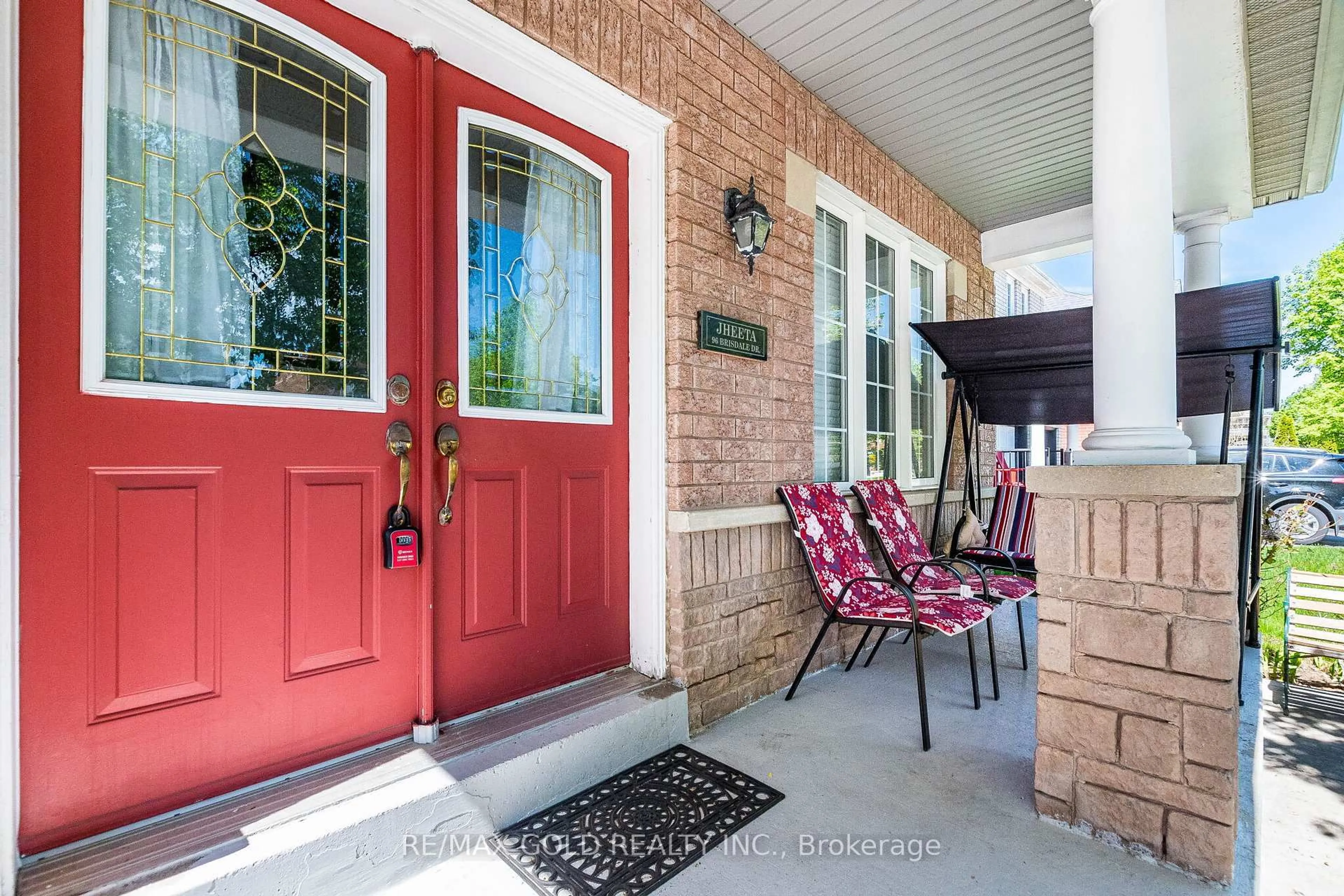 Indoor entryway for 96 Brisdale Dr, Brampton Ontario L7A 1S5