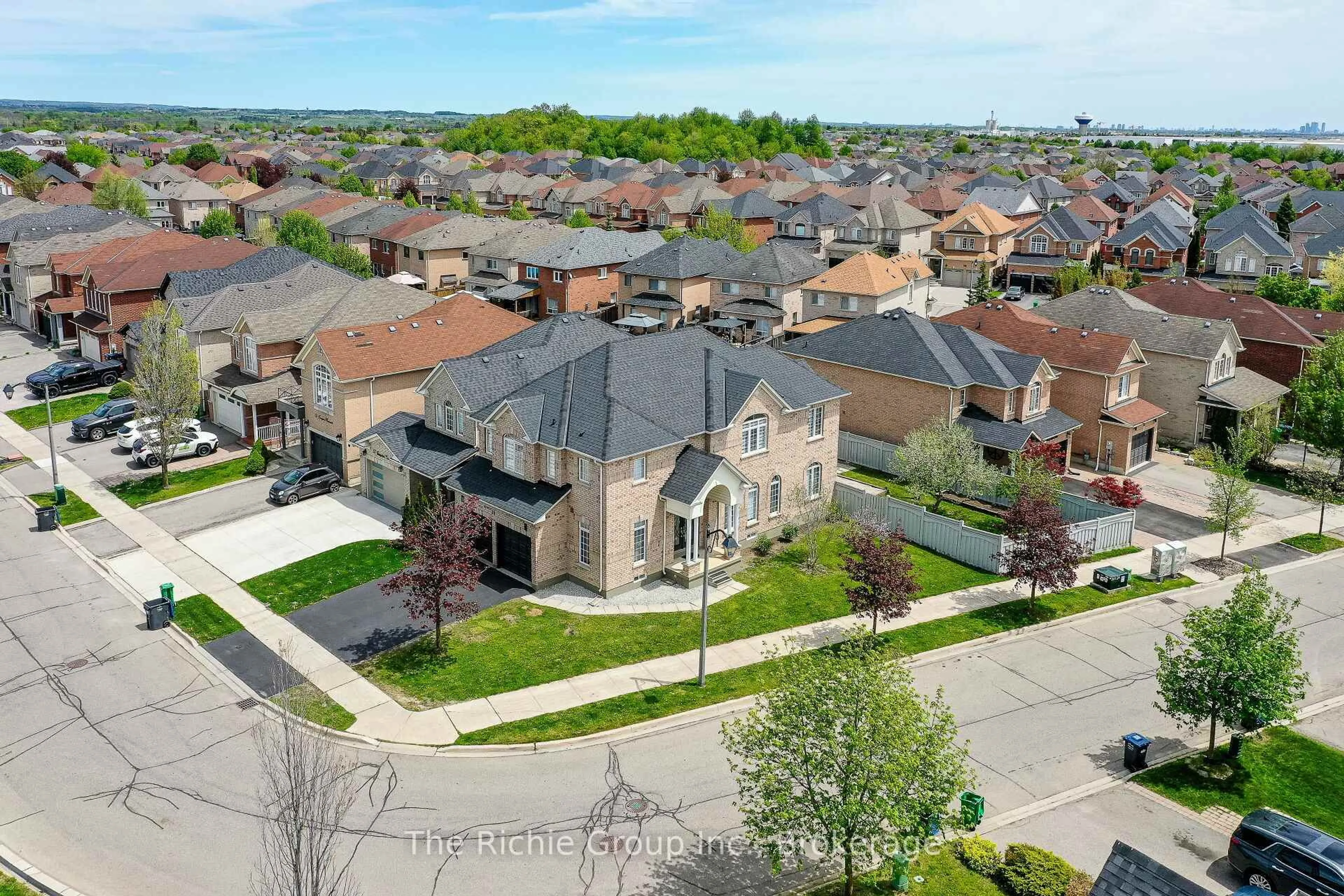 A pic from outside/outdoor area/front of a property/back of a property/a pic from drone, street for 59 Tarquini Cres, Caledon Ontario L7E 2Z5
