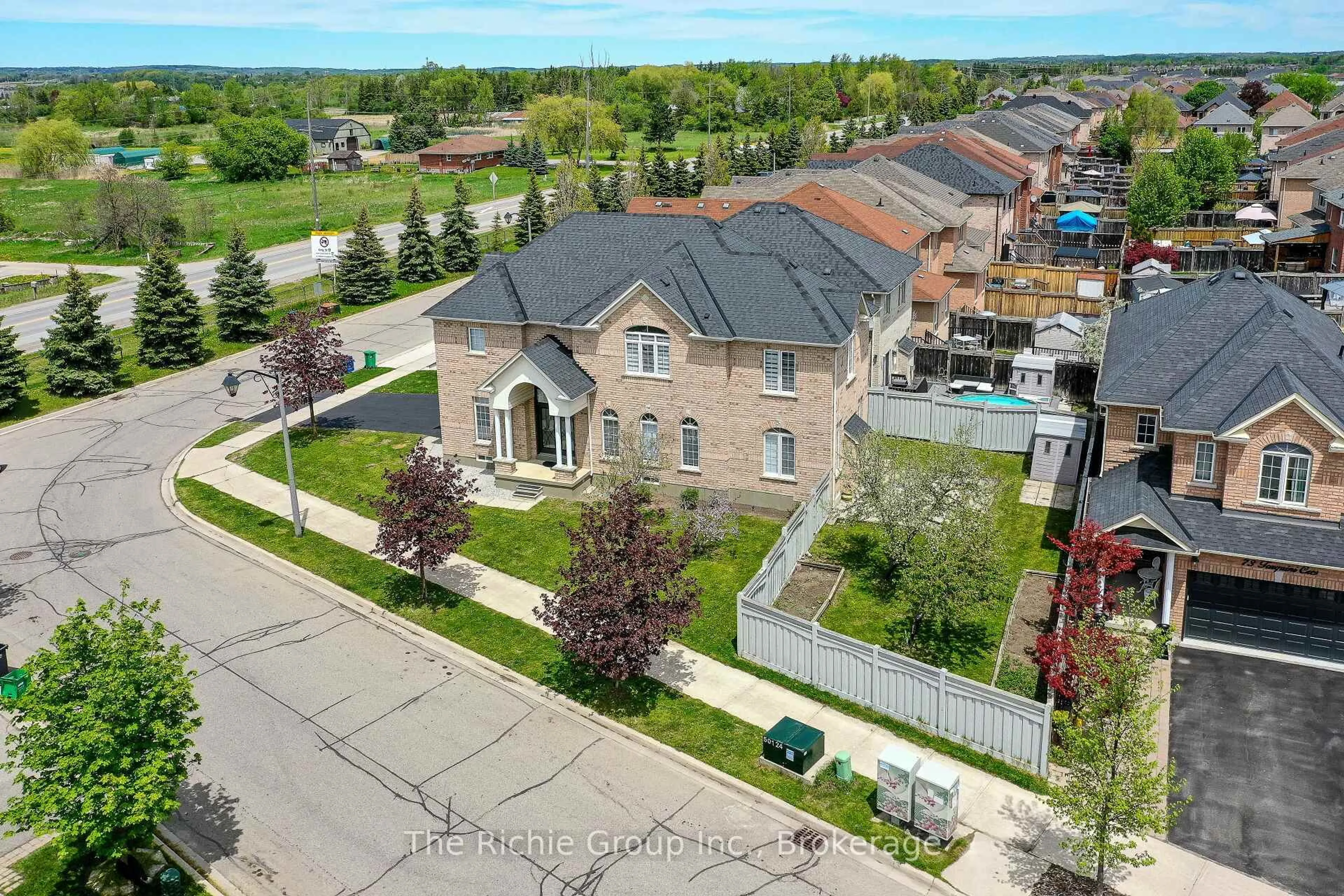A pic from outside/outdoor area/front of a property/back of a property/a pic from drone, street for 59 Tarquini Cres, Caledon Ontario L7E 2Z5