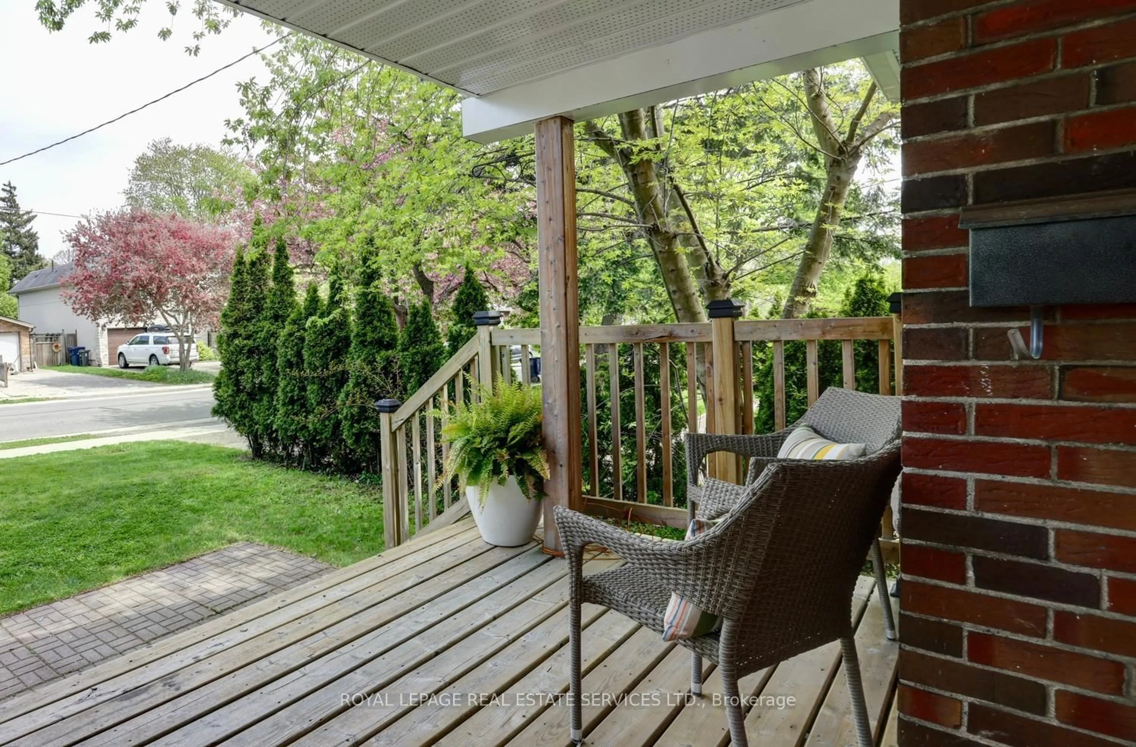 Patio, street for 80 Thirty-Seventh St, Toronto Ontario M8W 3L8