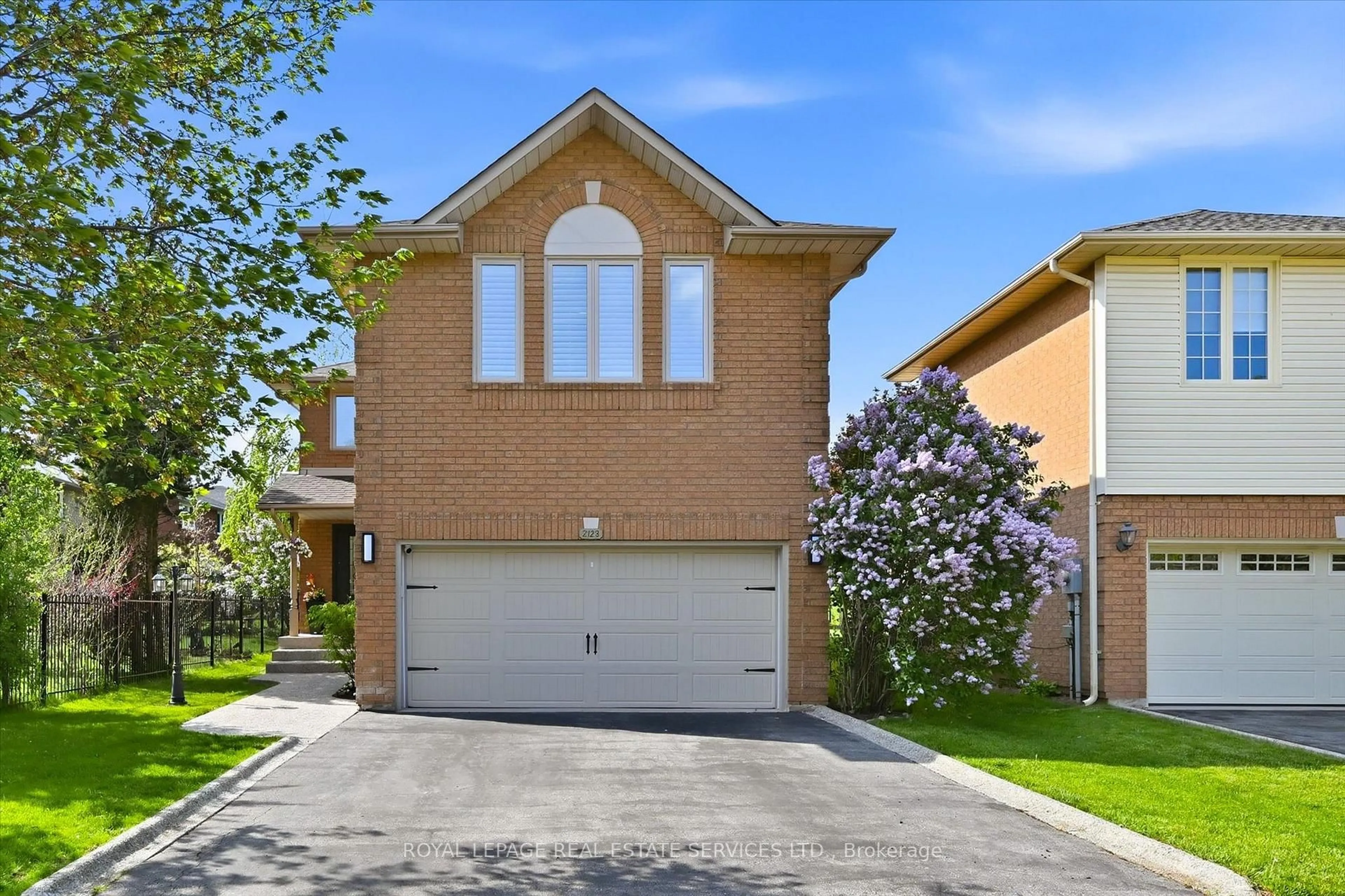 Home with brick exterior material, street for 2123 Grand Ravine Dr, Oakville Ontario L6H 6B4